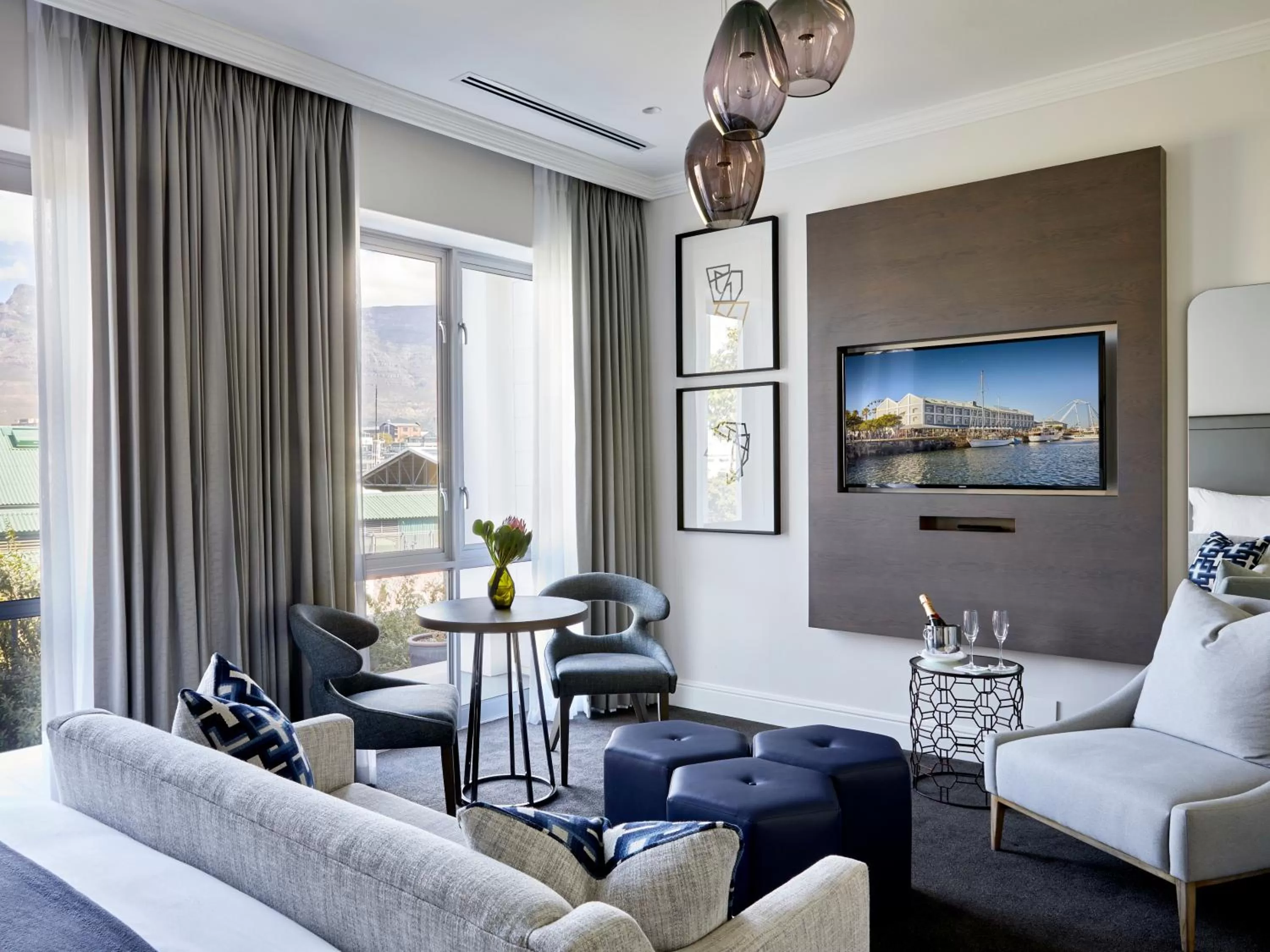 TV and multimedia in The Manor House at the Queen Victoria Hotel by NEWMARK