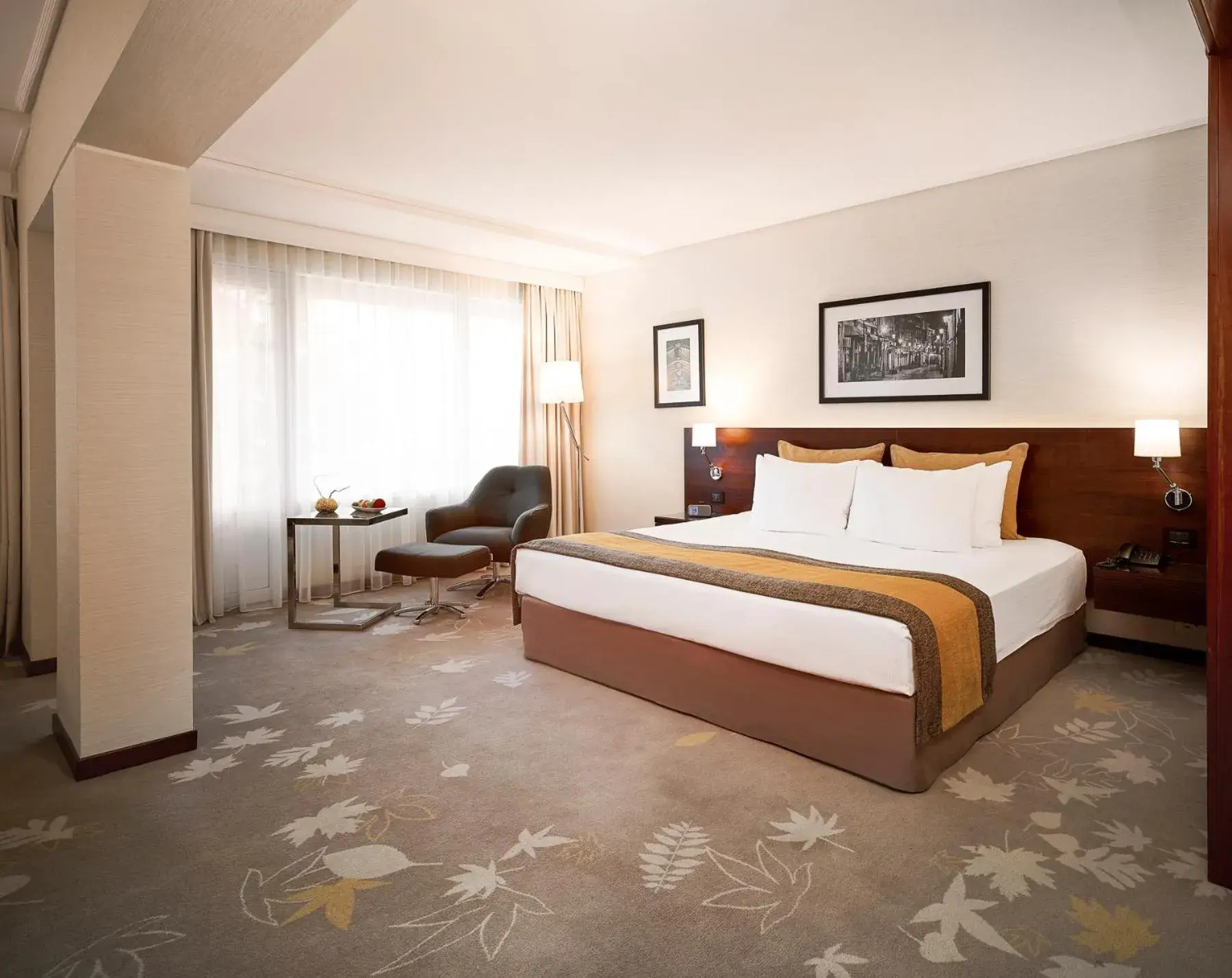 Day, Bed in Crowne Plaza Bucharest, an IHG Hotel