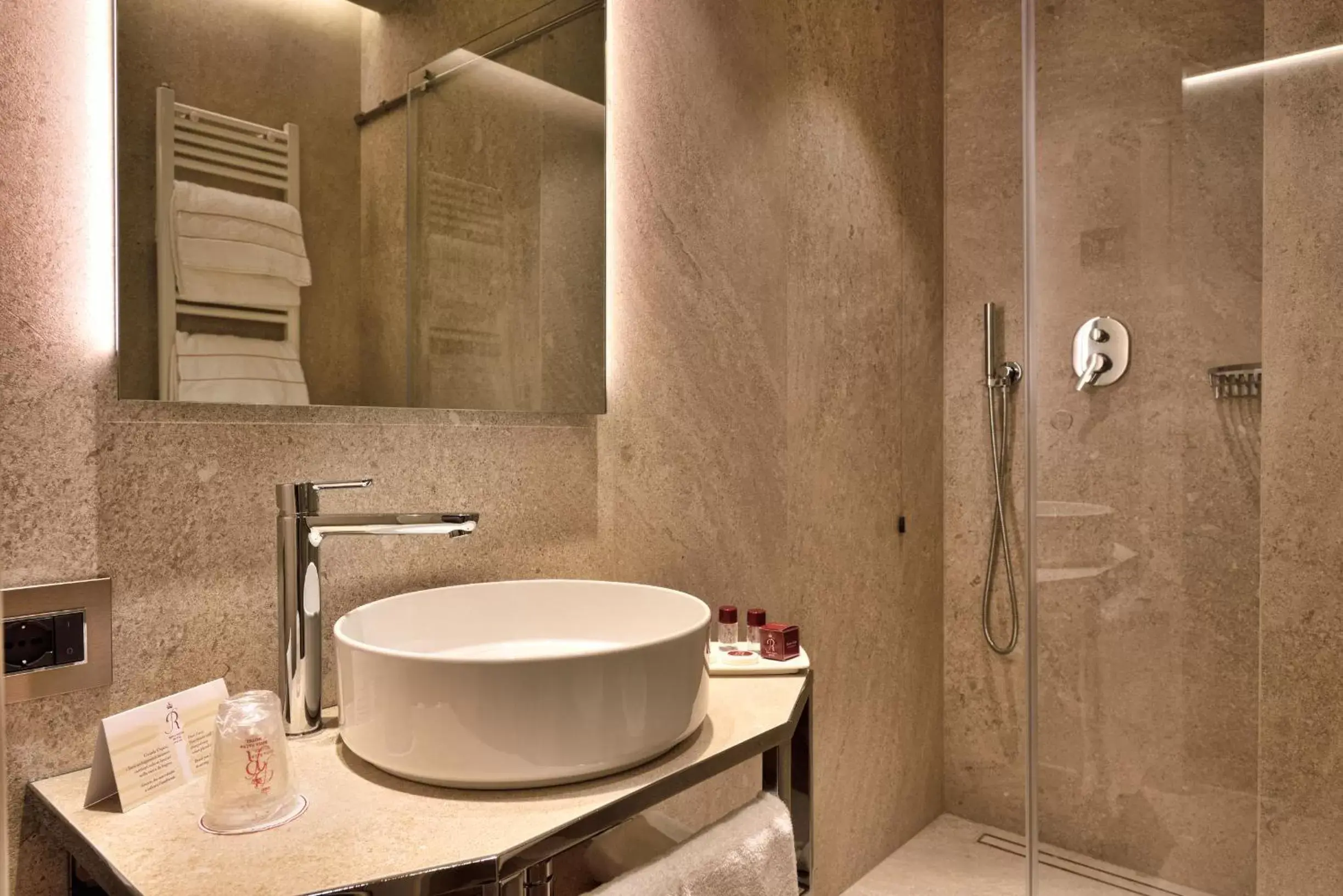 Shower, Bathroom in Rosa Salva Hotel