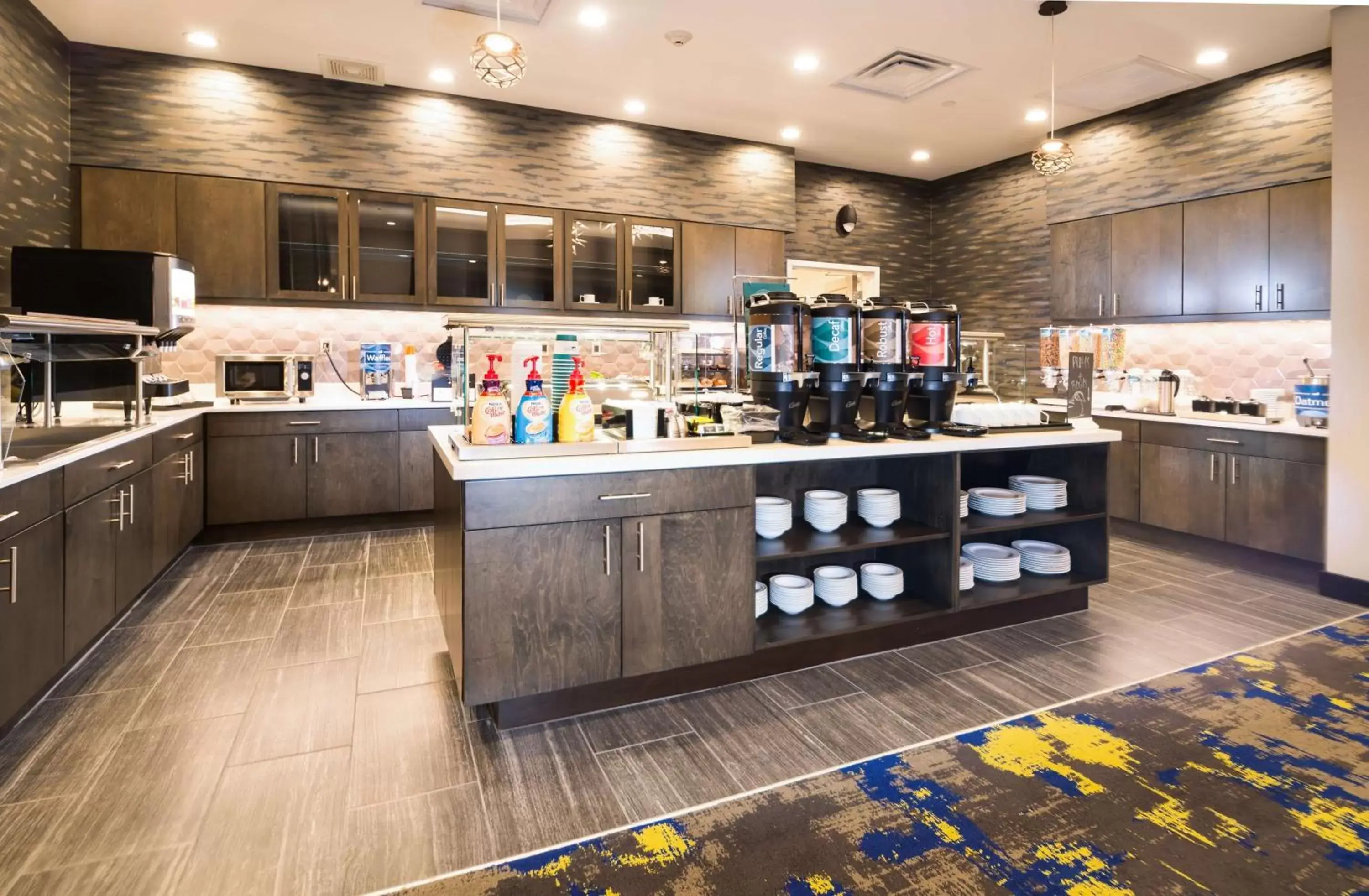 Restaurant/places to eat in Homewood Suites By Hilton Tulsa Catoosa