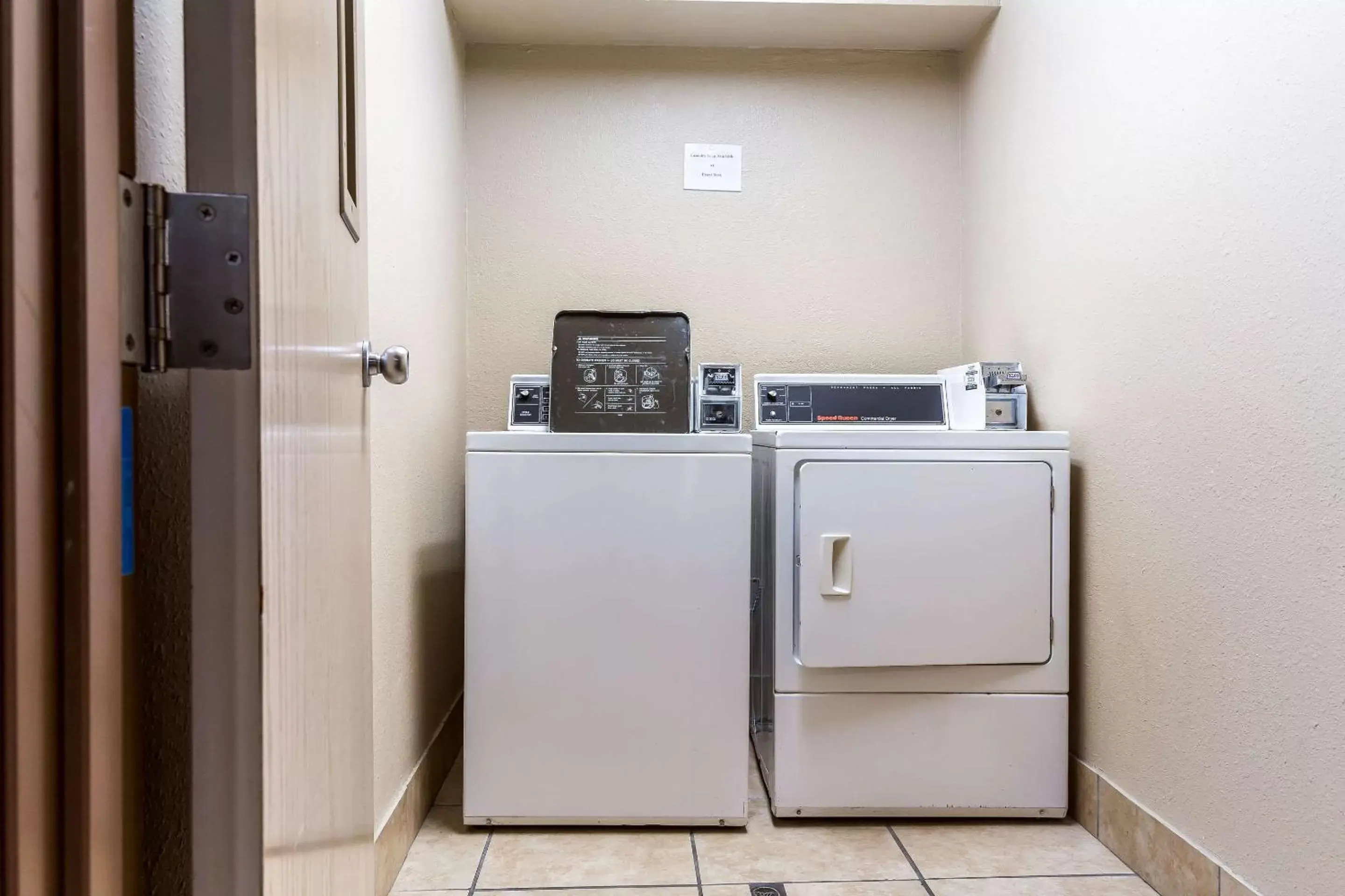 Other, Kitchen/Kitchenette in Econo Lodge Inn & Suites Fairview Heights near I-64 St Louis