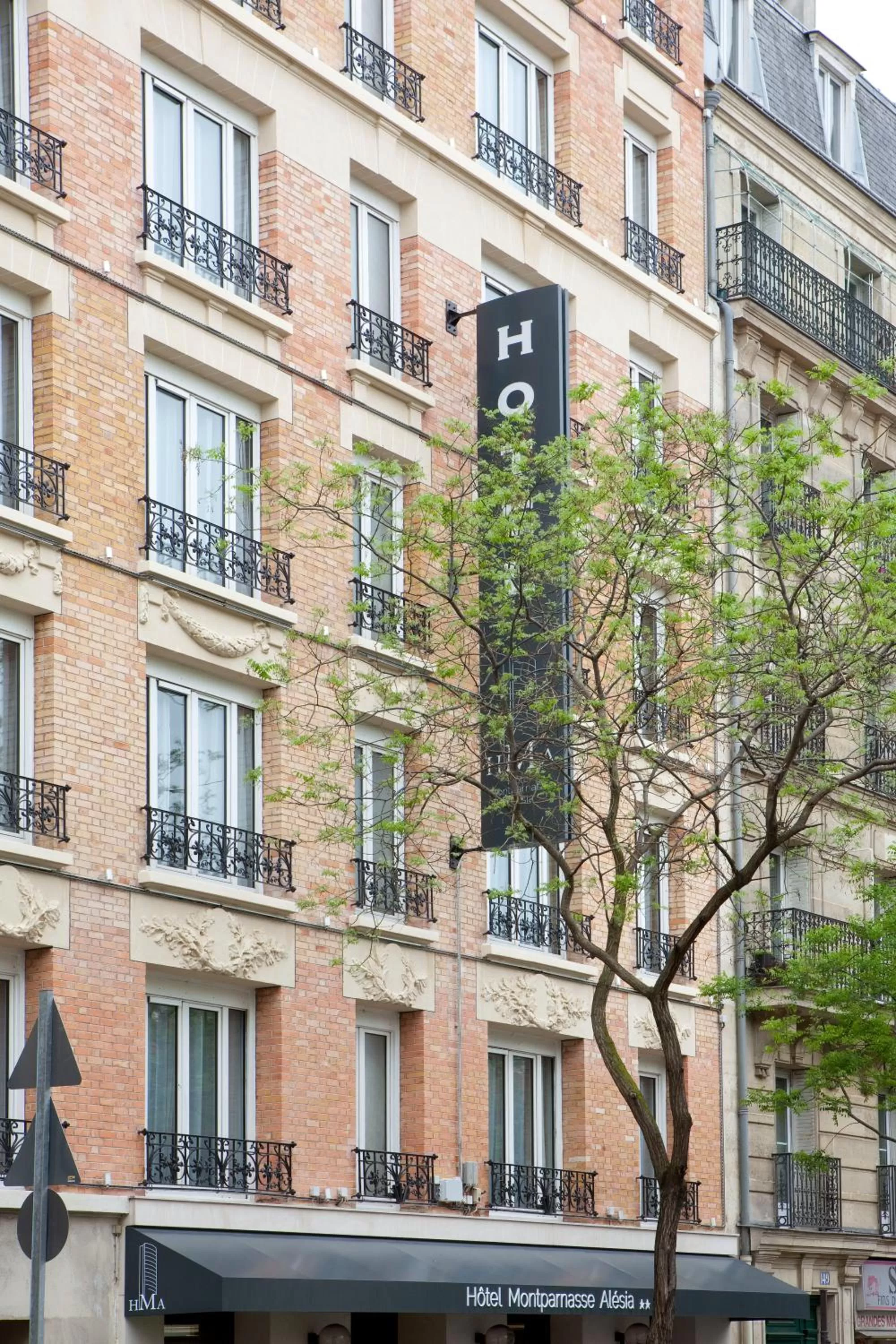 Facade/entrance in Montparnasse Alésia
