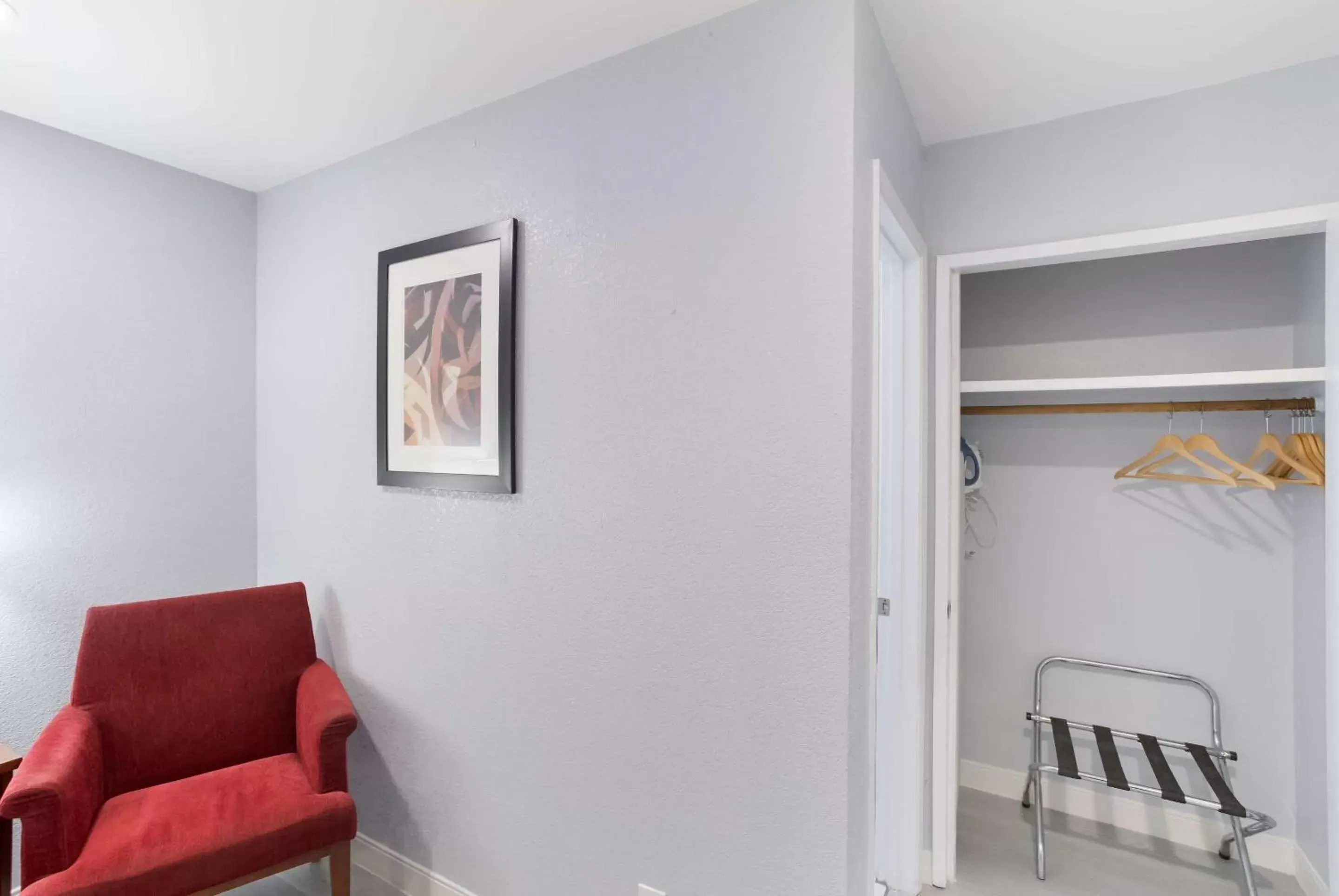 Bedroom in Quality Inn Redding near I-5 Bedroom in Quality Inn Redding near I-5