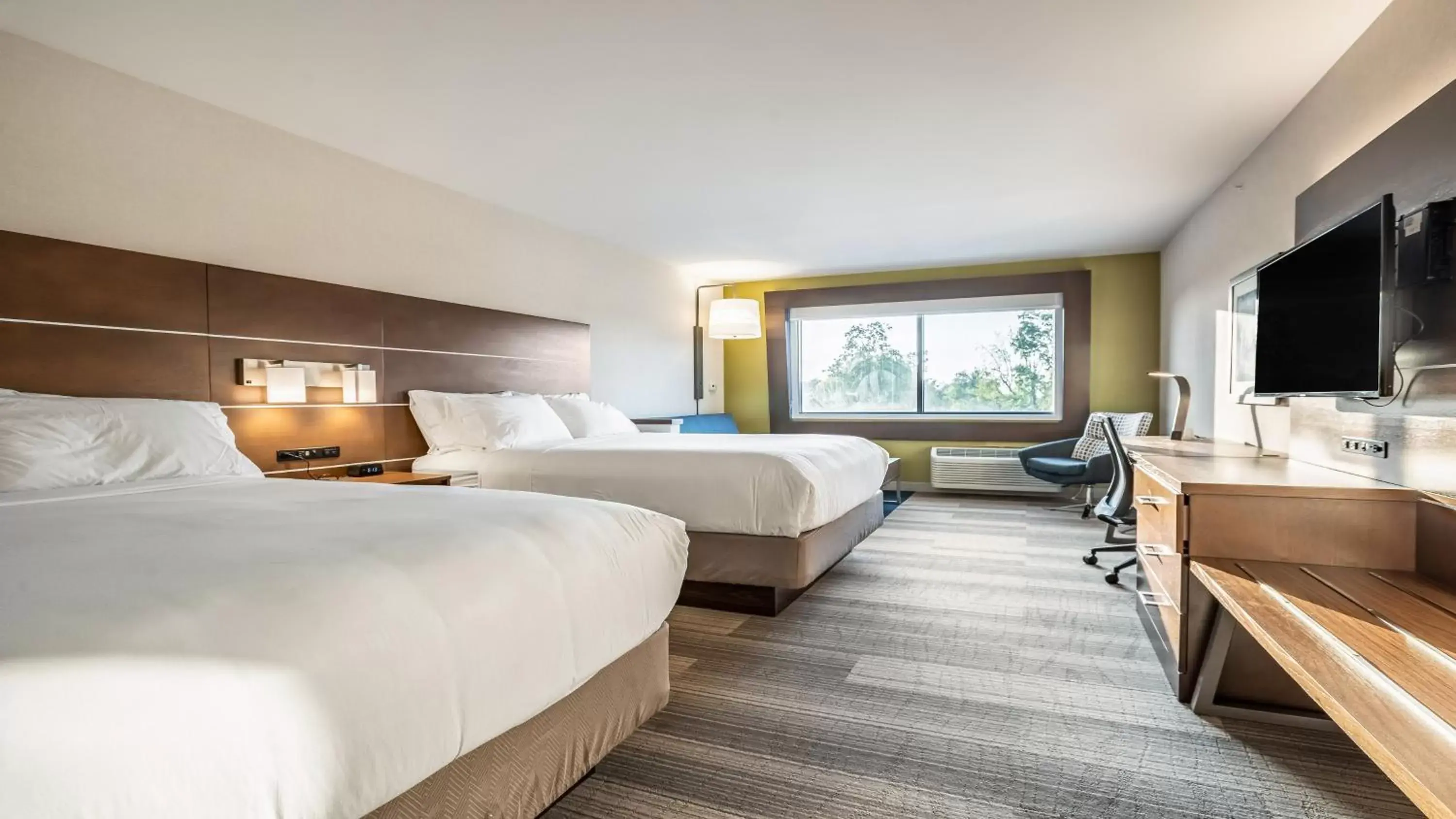 Photo of the whole room, Bed in Holiday Inn Express & Suites Platteville, an IHG Hotel