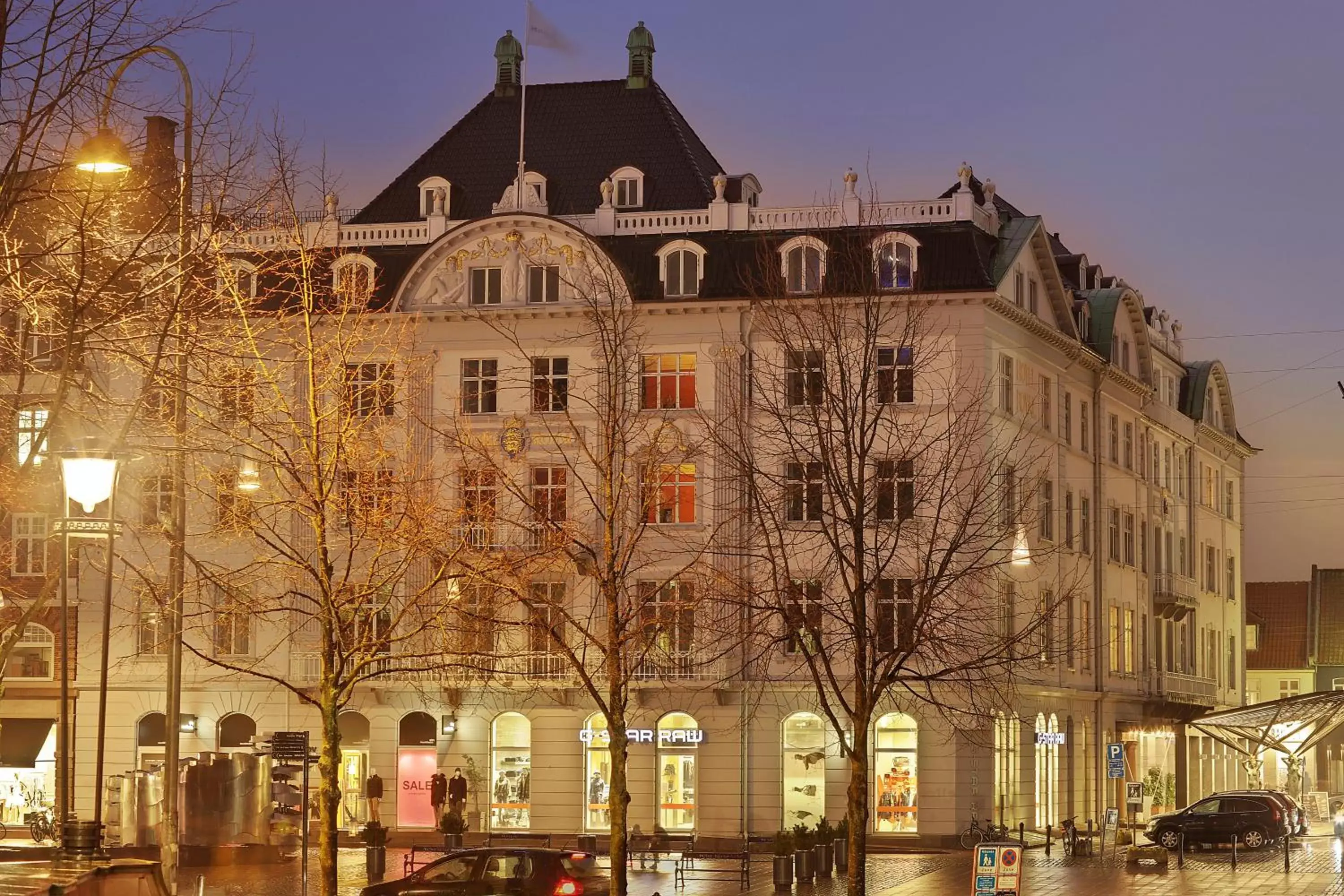 Facade/entrance, Property Building in Hotel Royal