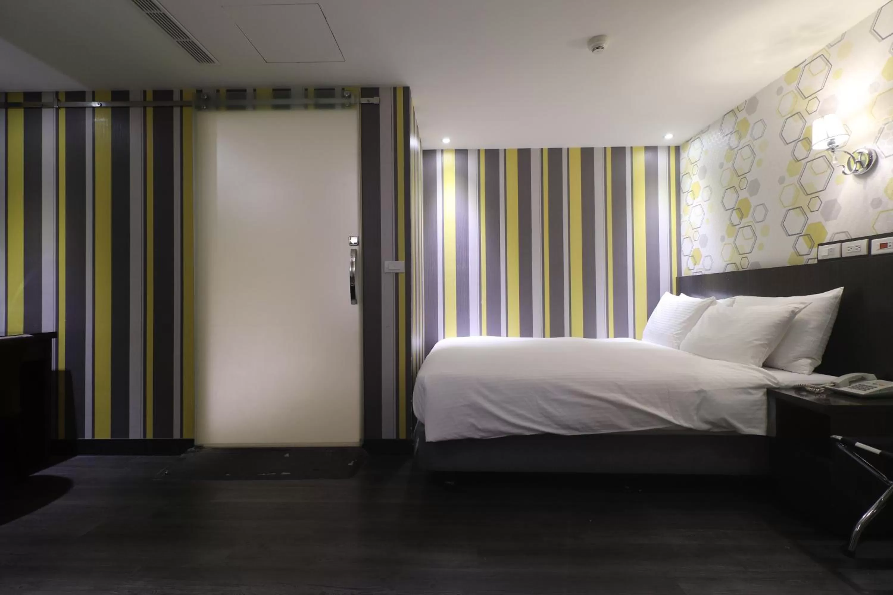 Double Room - Disability Access in J-HOTEL