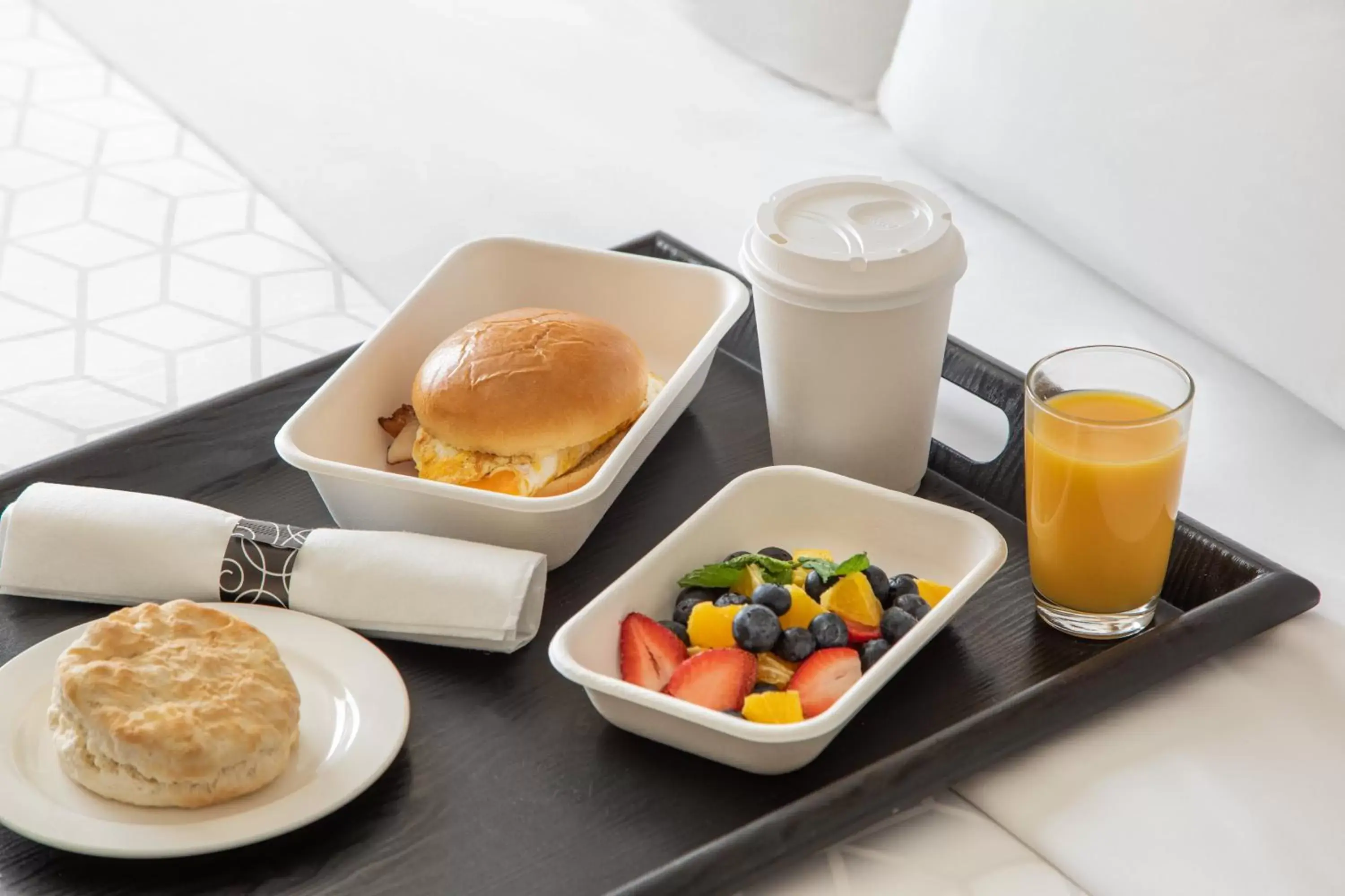 Food and drinks, Breakfast in Holiday Inn Hasbrouck Heights-Meadowlands, an IHG Hotel