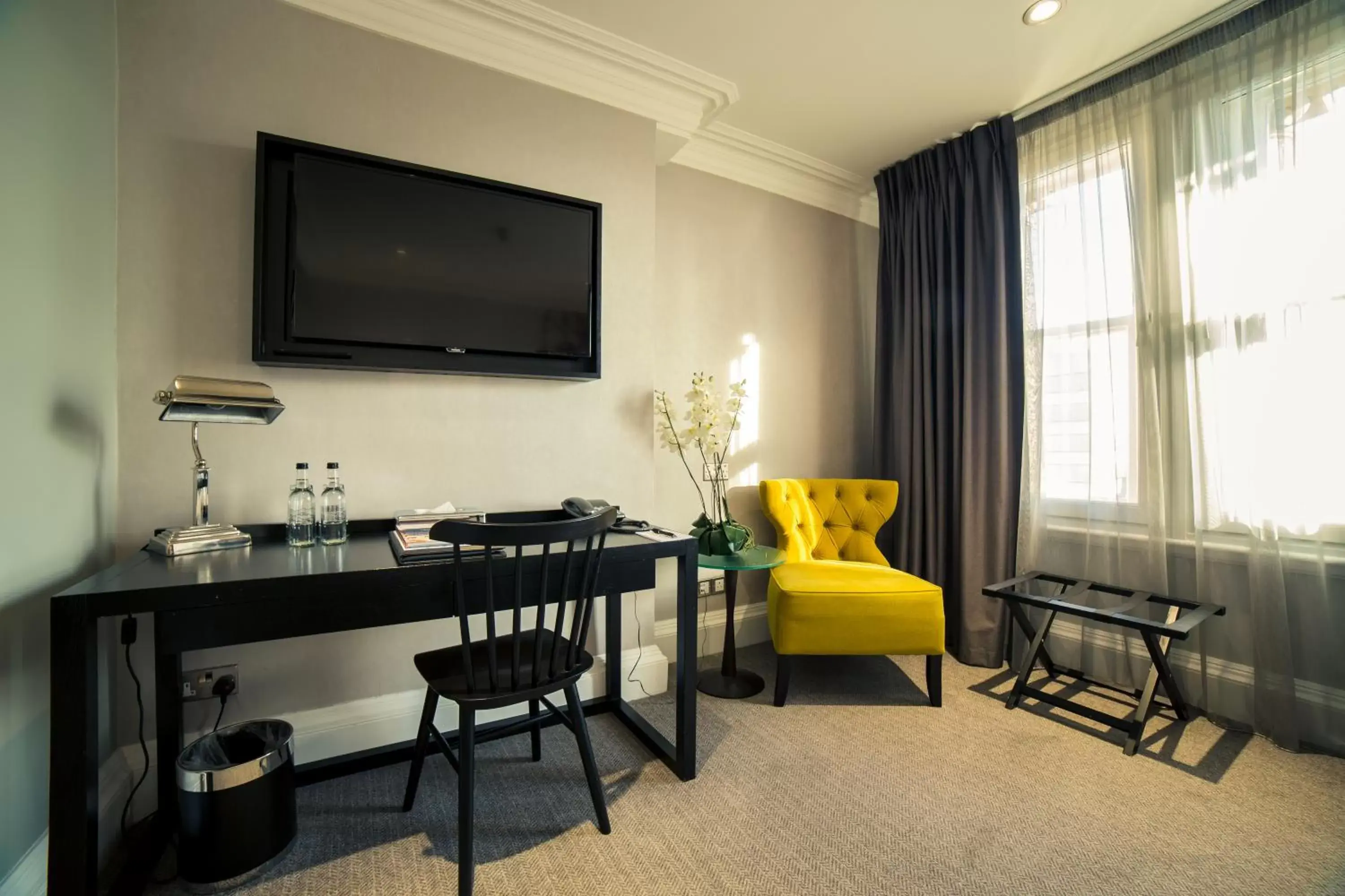 Photo of the whole room, TV/Entertainment Center in Grey Street Hotel