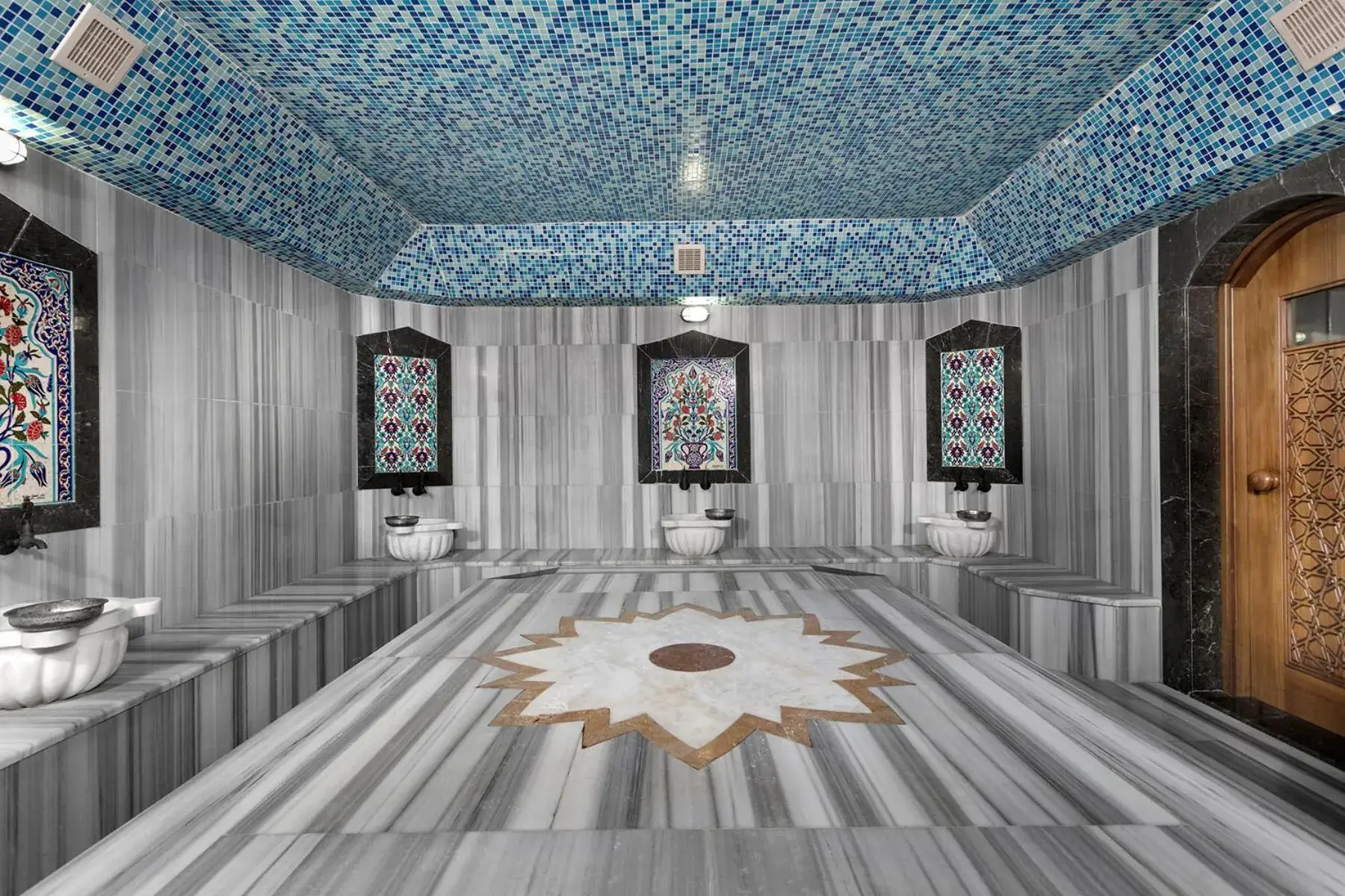 Public Bath in Lara Dinc Hotel