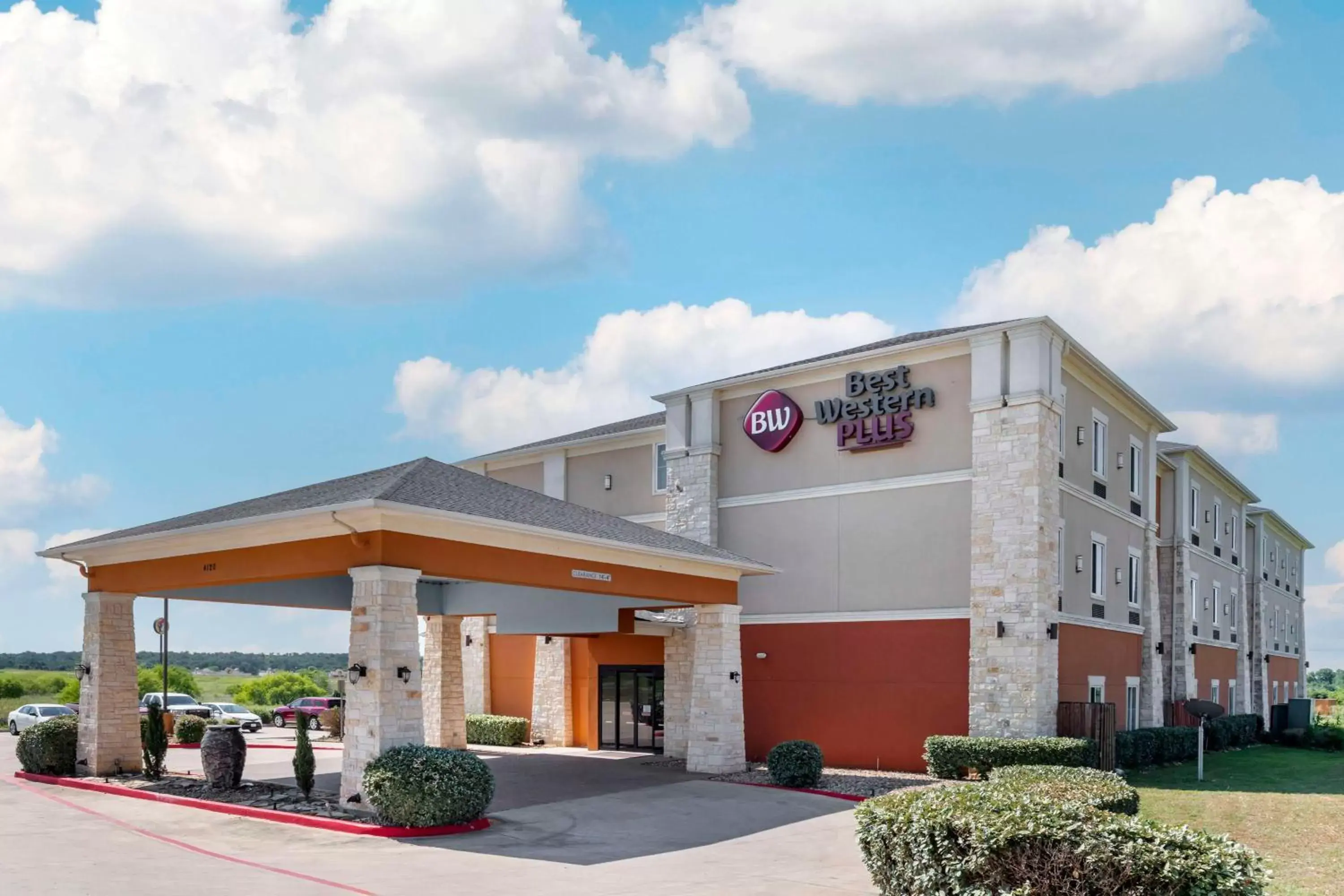 Property Building in Best Western Plus Longhorn Inn & Suites