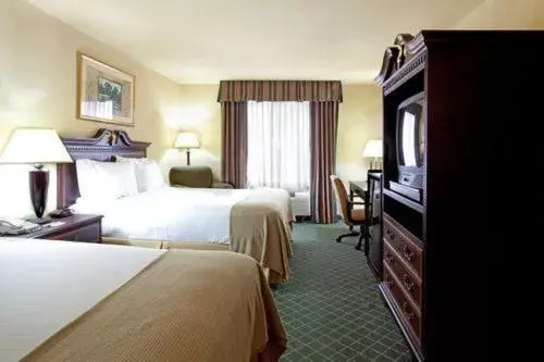 Bed in Holiday Inn Express Hotel & Suites West Monroe, an IHG Hotel