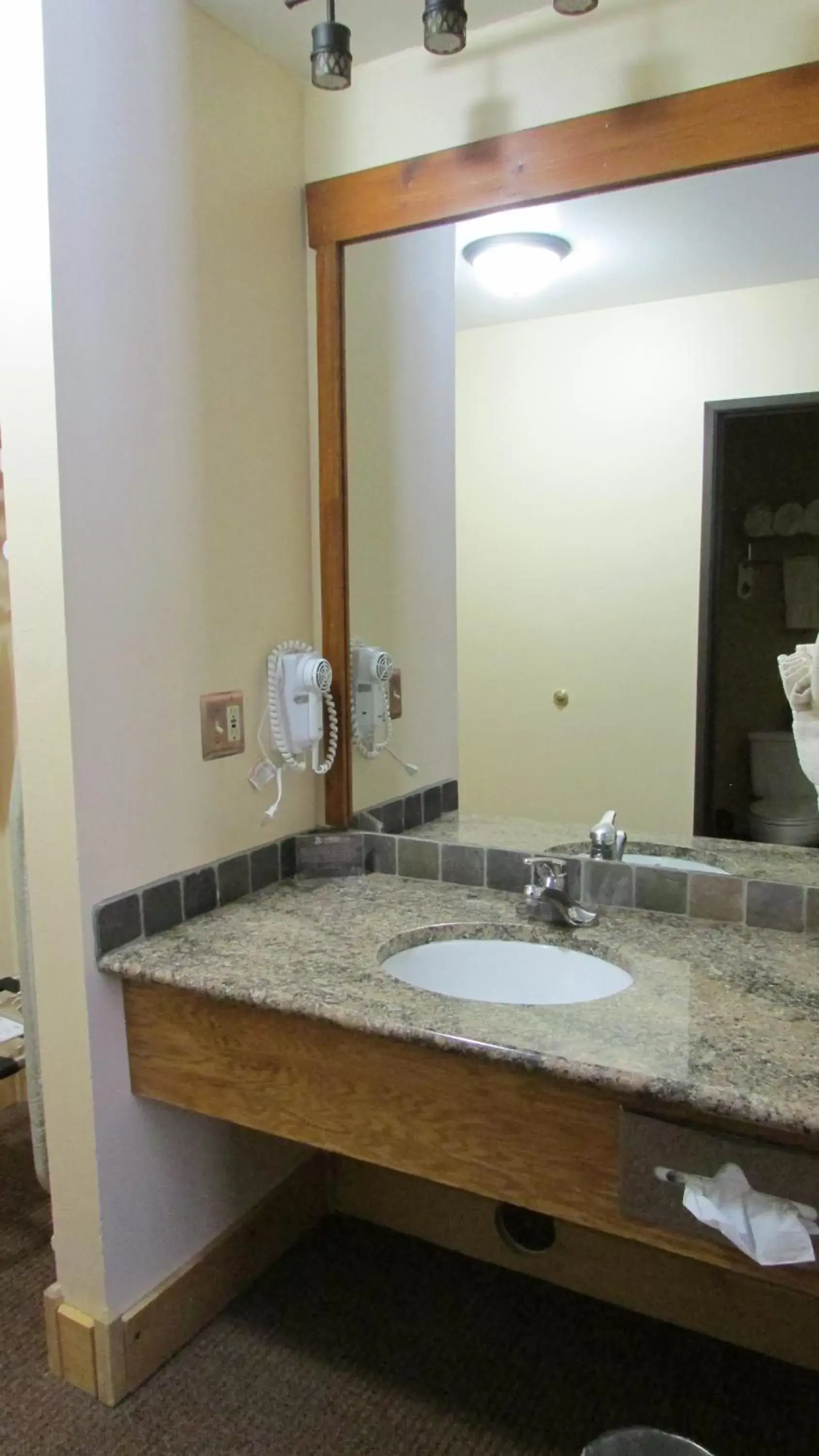 Bathroom in Spearfish Canyon Lodge