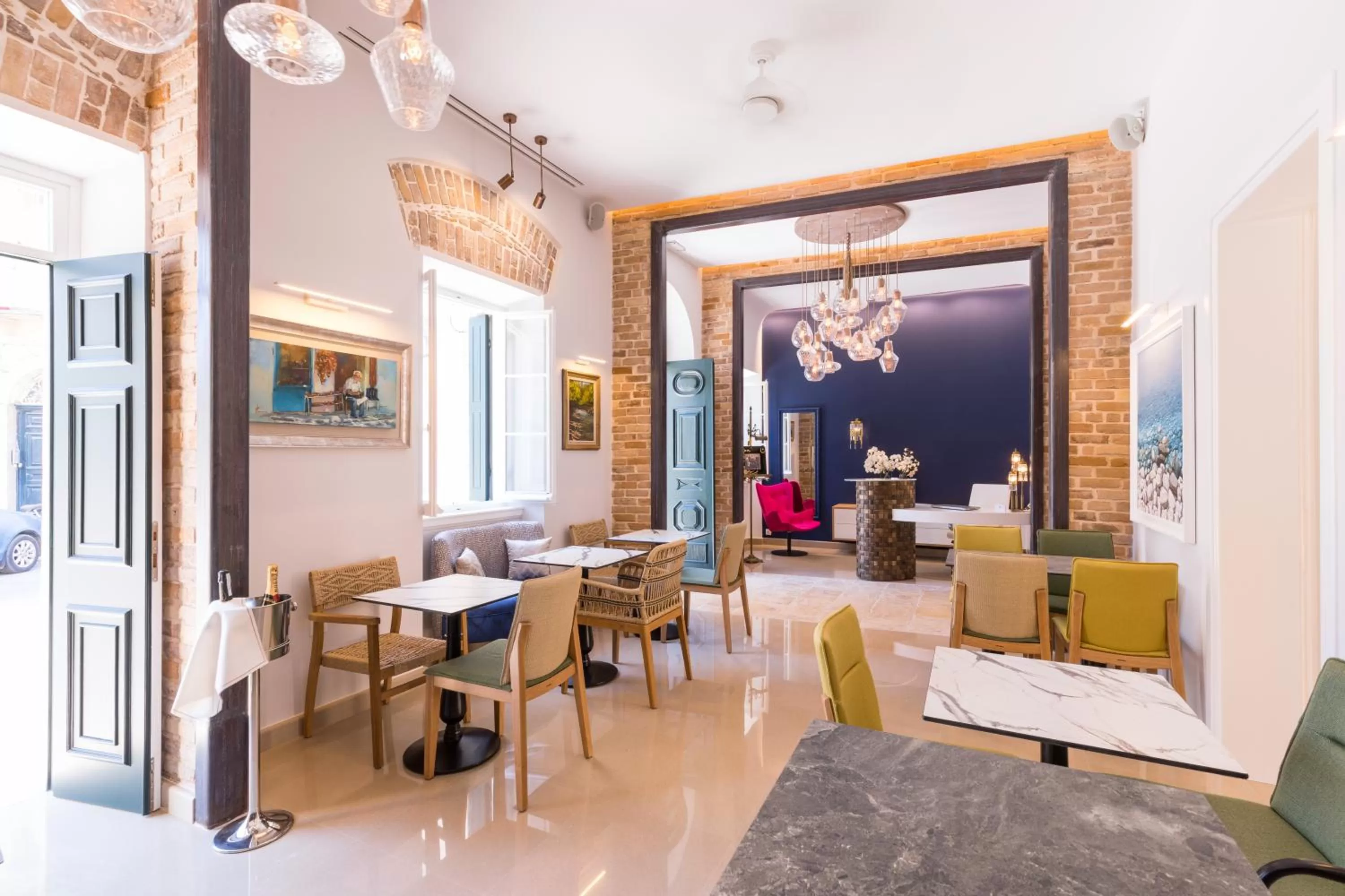 Lobby or reception in Acanthus blue