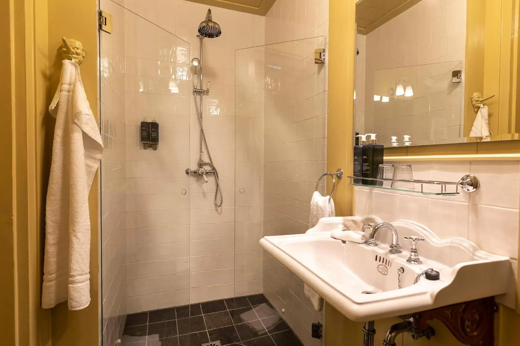 Shower, Bathroom in Hotel Beijers