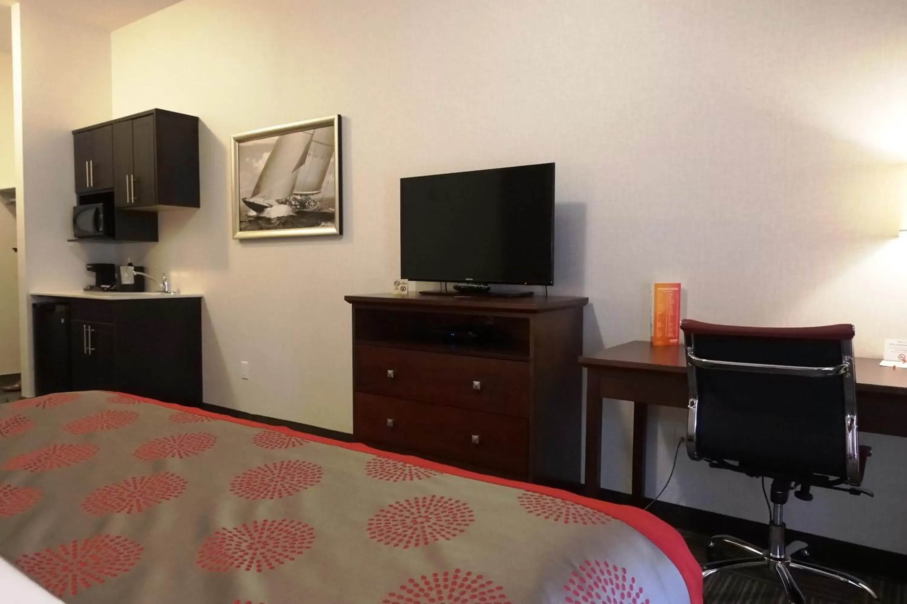 TV and multimedia, TV/Entertainment Center in Ramada by Wyndham Moose Jaw