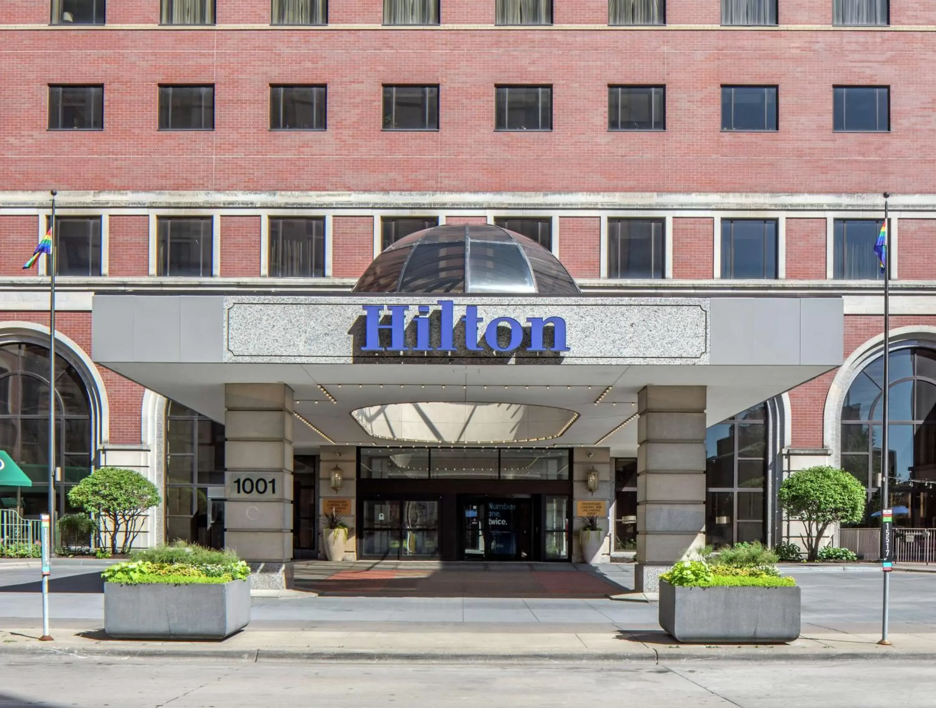 Property building in Hilton Minneapolis Property building in Hilton Minneapolis