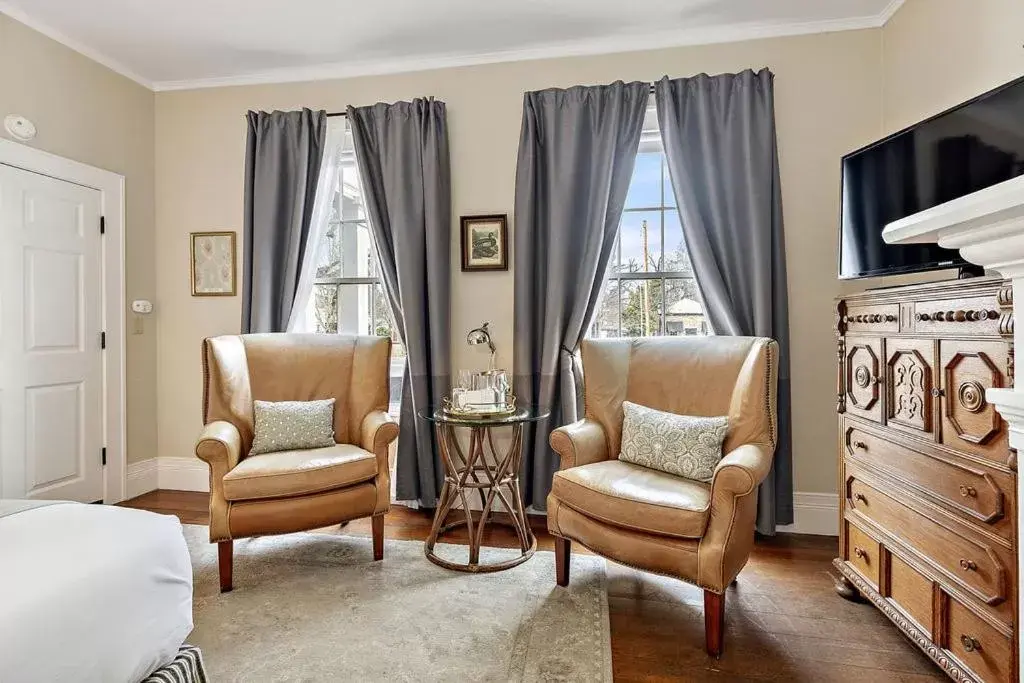 Seating Area in McCully House Inn