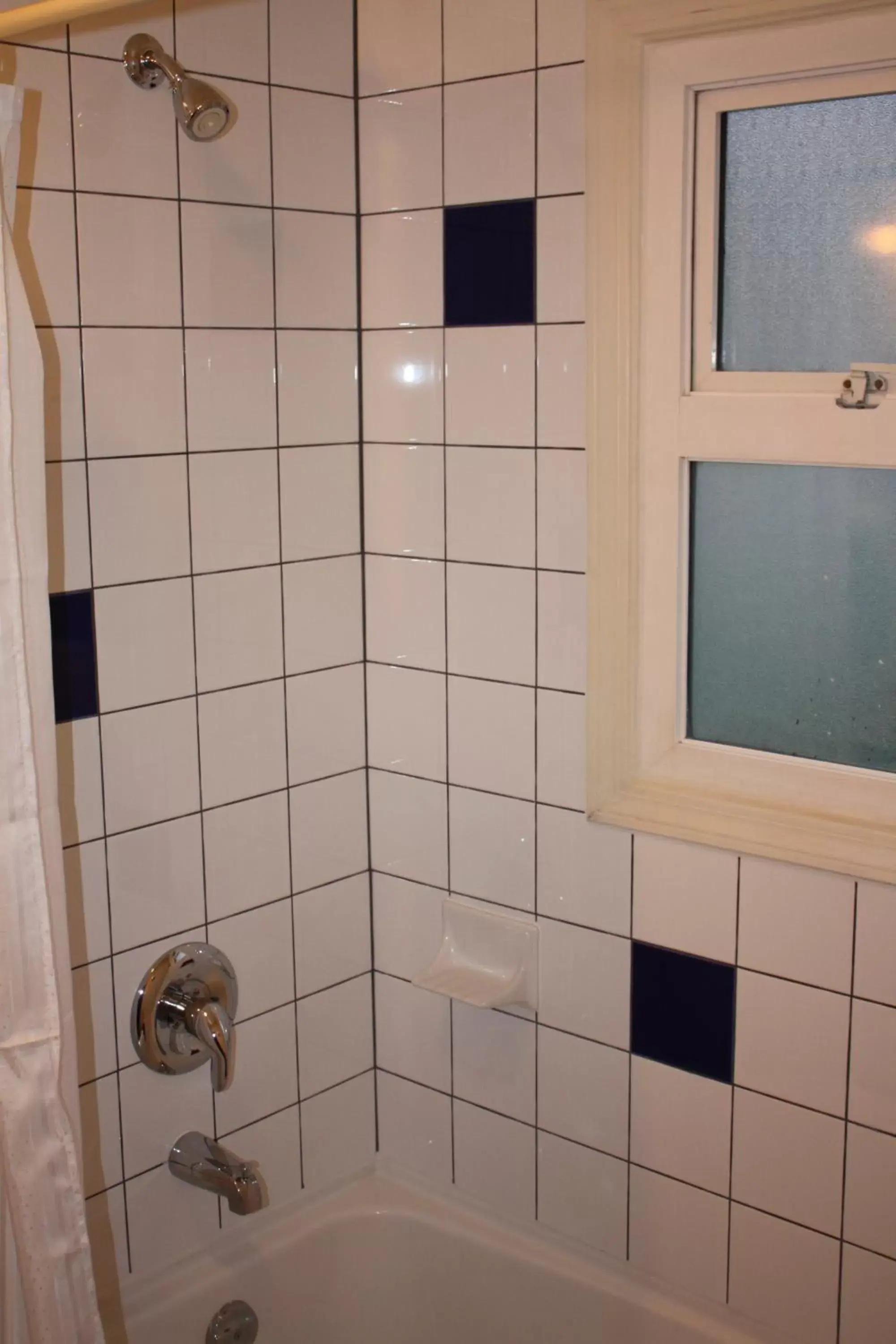 Shower, Bathroom in Sunny Beach Motel