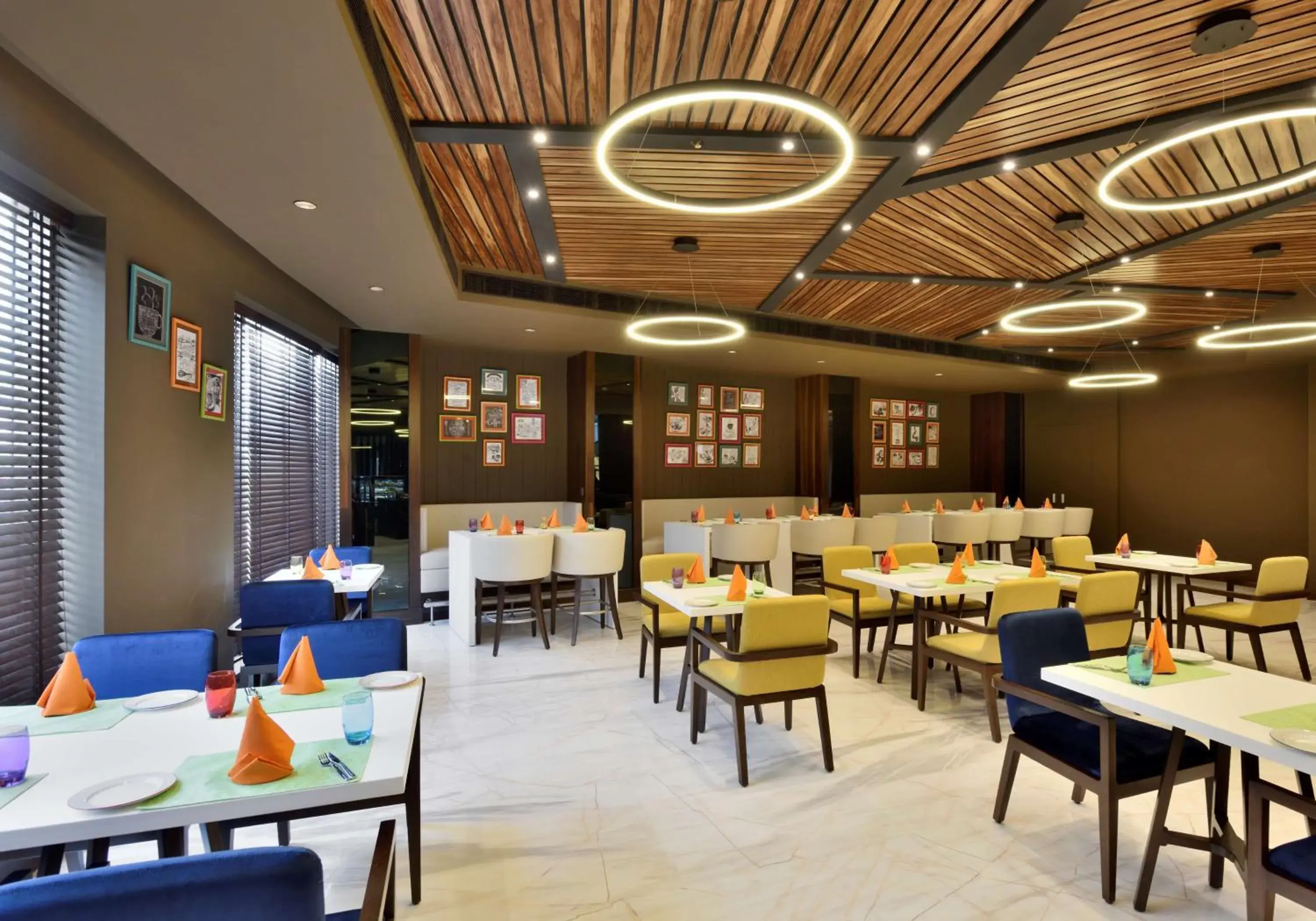 Lounge or bar, Restaurant/Places to Eat in Radisson Gurugram Udyog Vihar