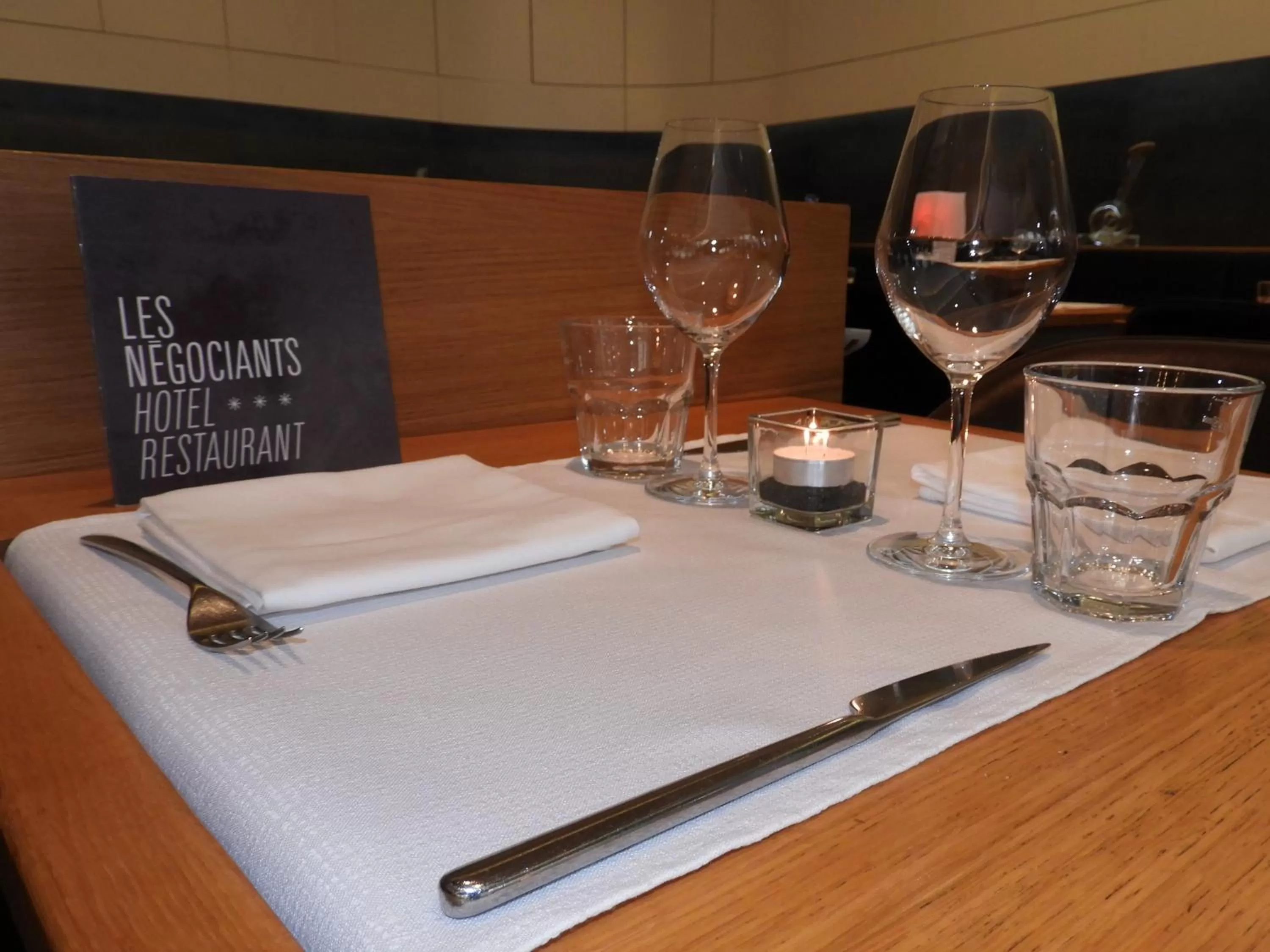 Restaurant/places to eat in Les Negociants