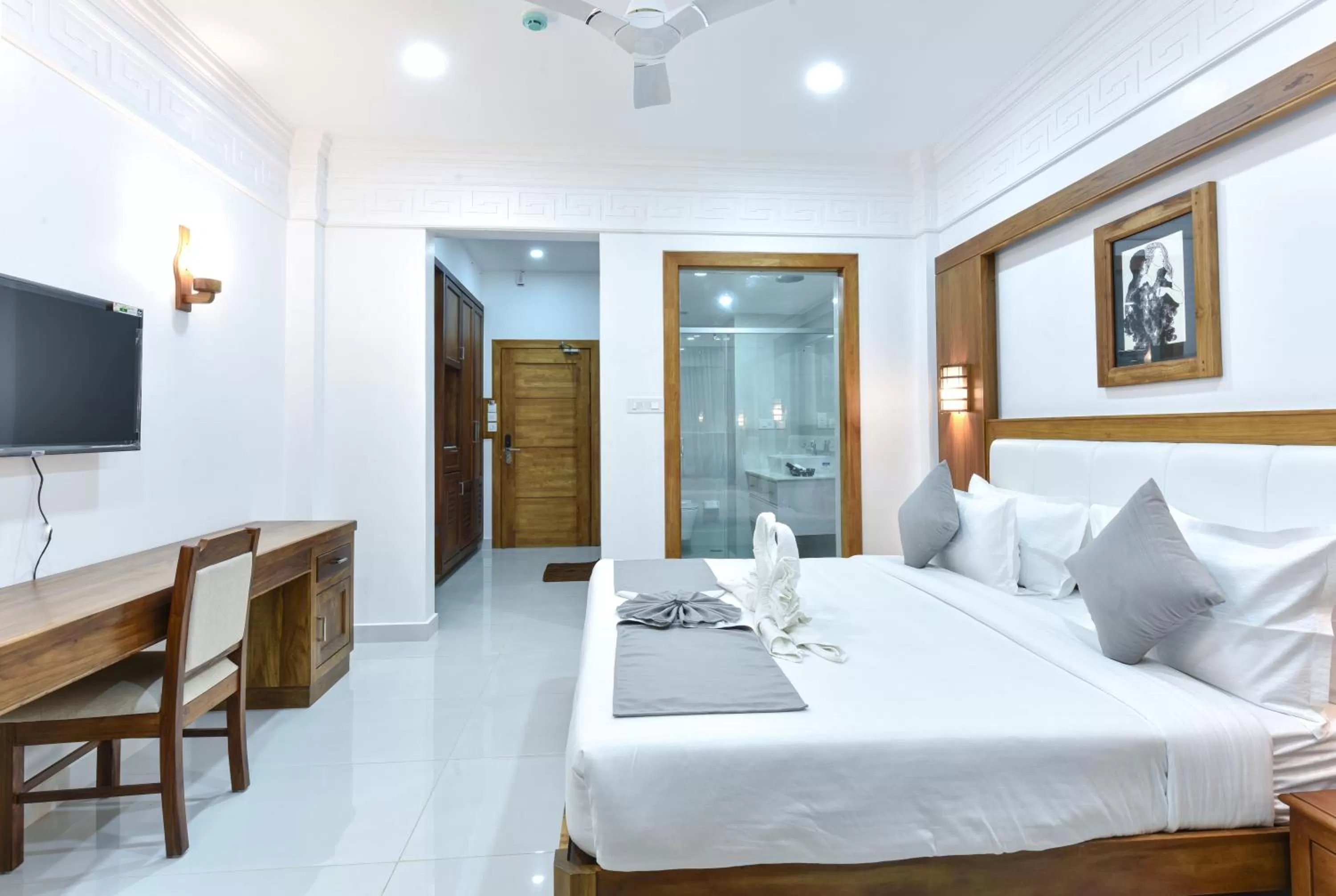 Photo of the whole room, Bed in HOTEL WHITE HOUSE, Munnar