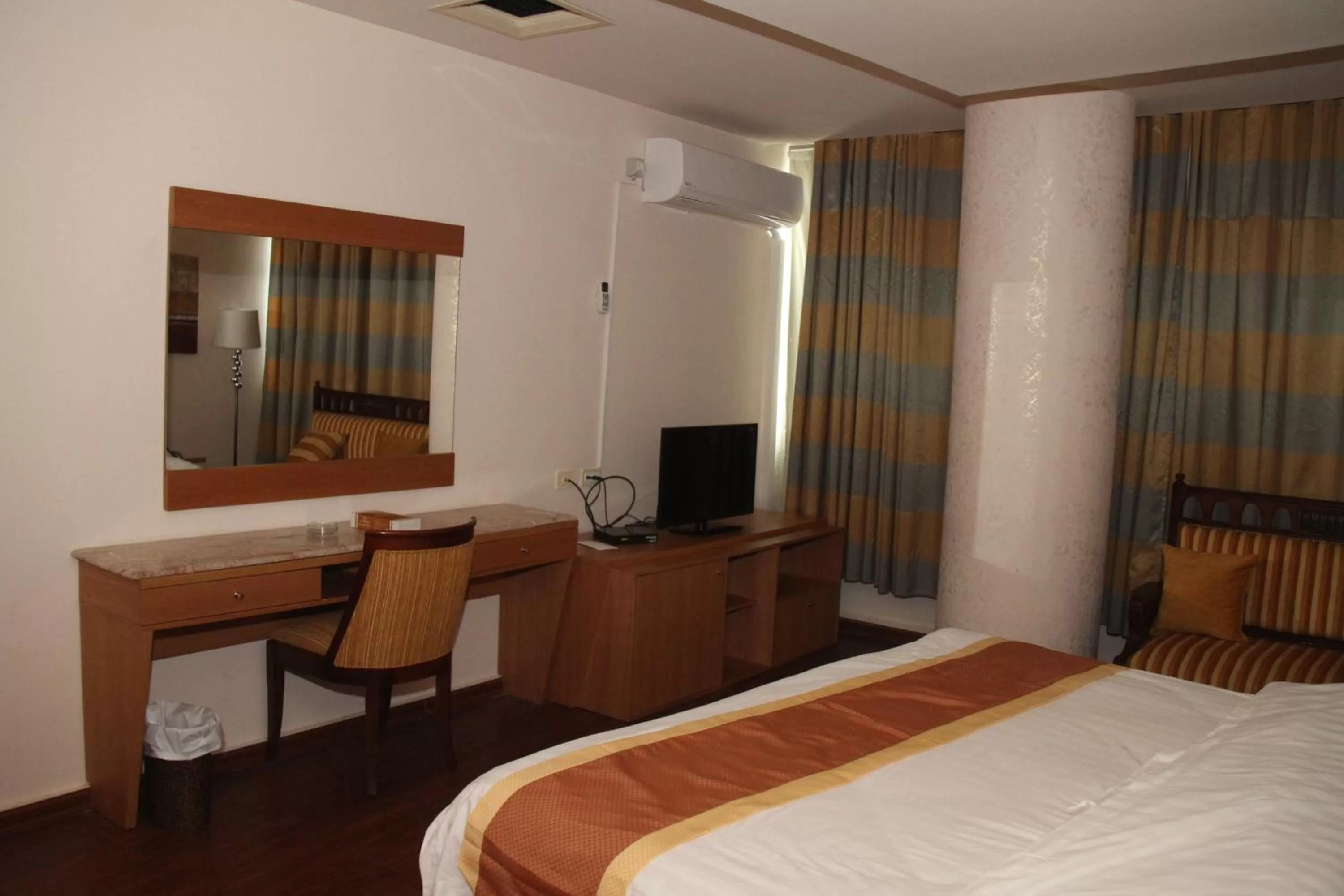 Bedroom, Room Photo in Saleem Afandi Hotel