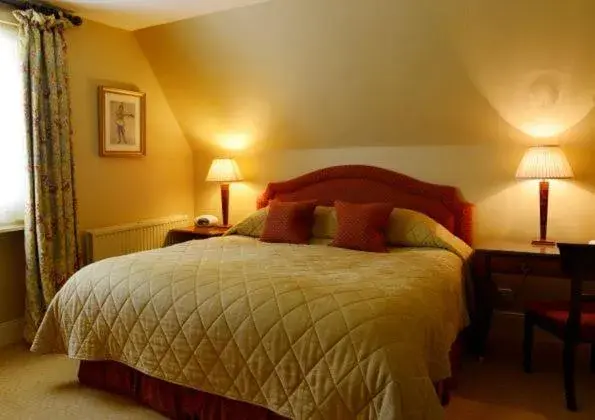 Bedroom, Bed in Inverlochy Castle Hotel