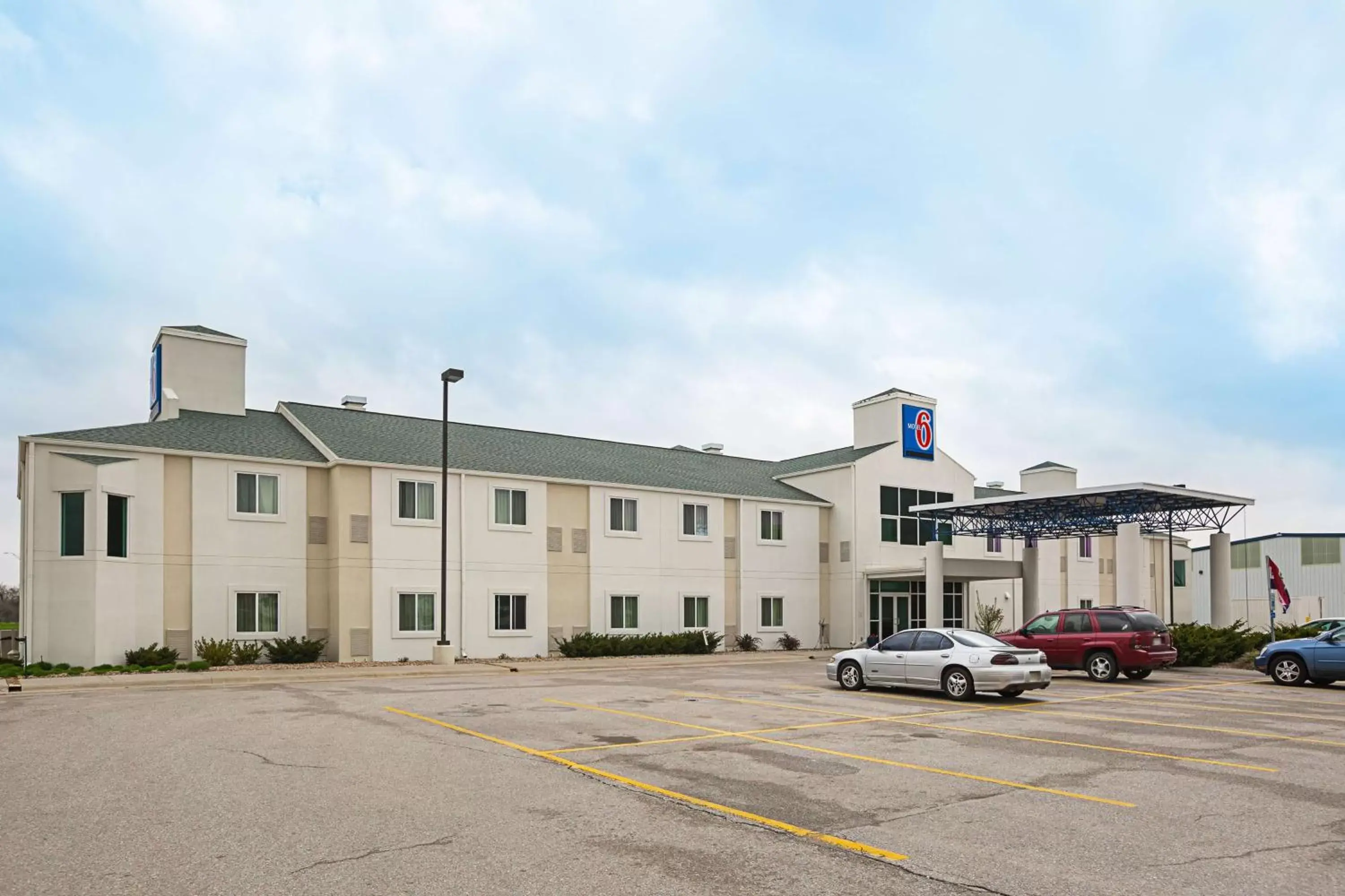 Property Building in Motel 6-Grand Island, NE