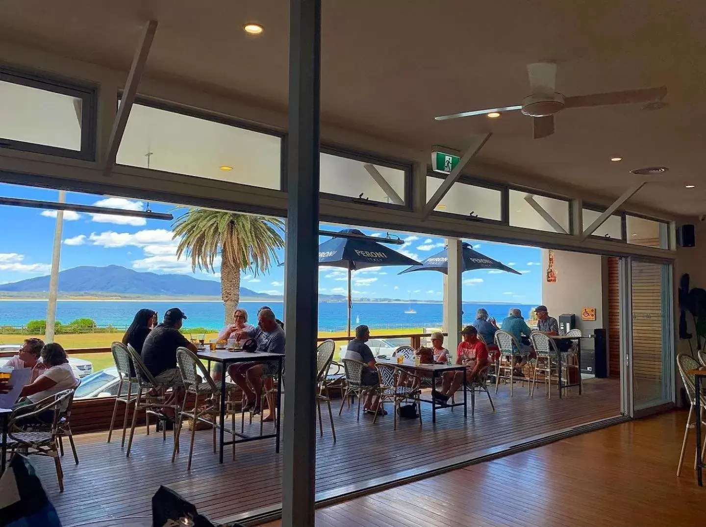 Restaurant/Places to Eat in Bermagui Beach Hotel