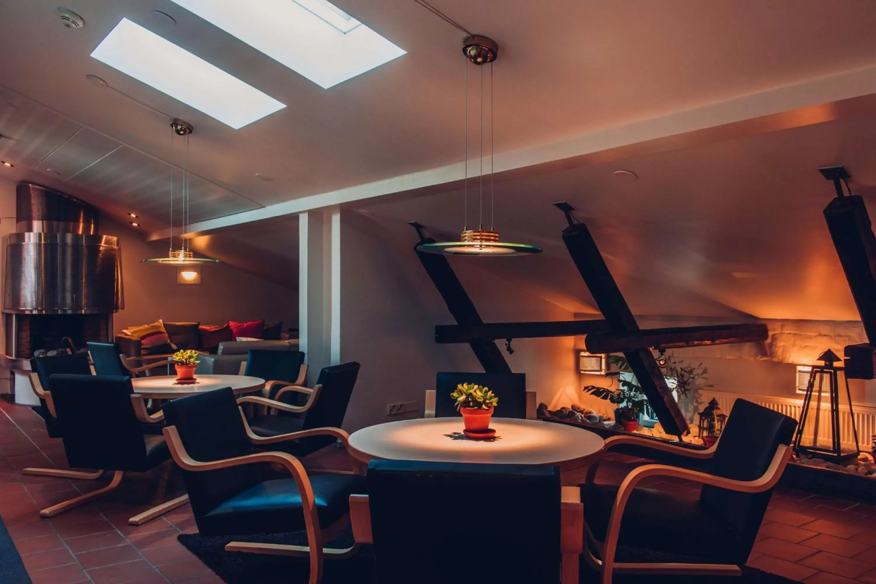 Lounge or bar, Restaurant/Places to Eat in Radisson Blu Aleksanteri Hotel, Helsinki