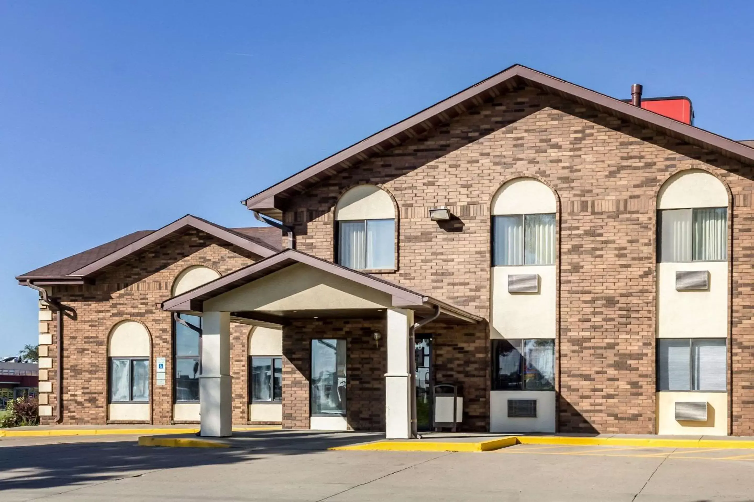 Property Building in Econo Lodge North Sioux Falls