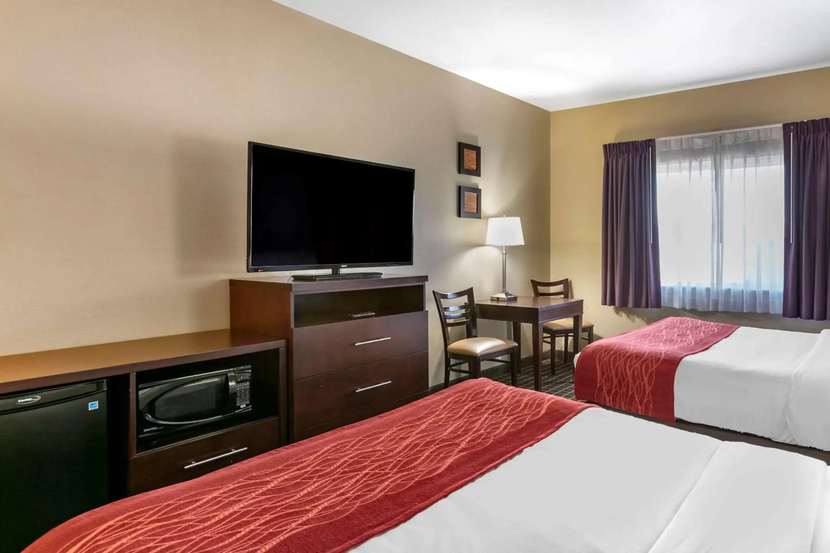 Queen Room with Two Queen Beds with Mountain View - Non-Smoking in Comfort Inn Fort Collins North Queen Room with Two Queen Beds with Mountain View - Non-Smoking in Comfort Inn Fort Collins North