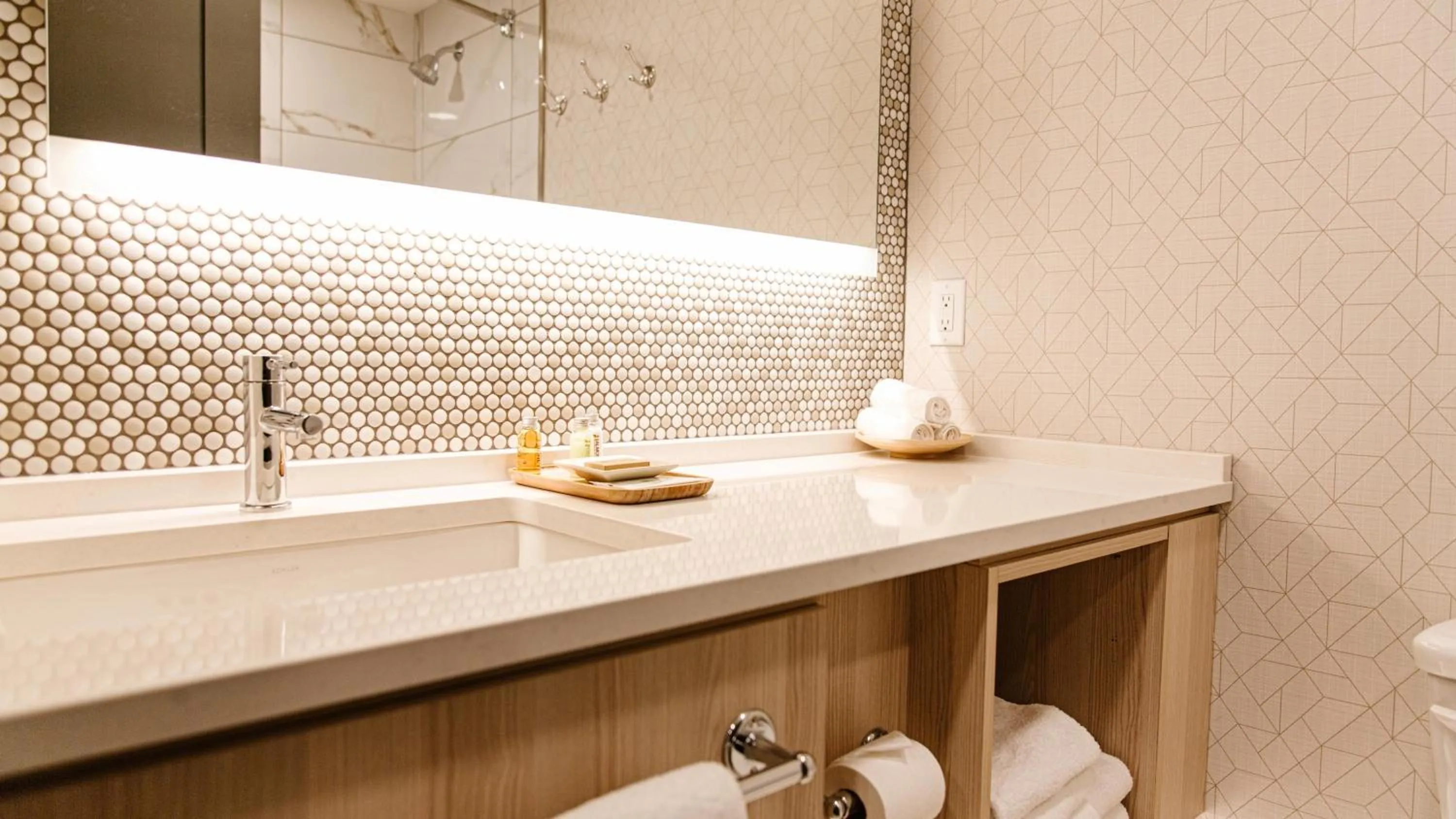 Shower in Mountaineer Lodge