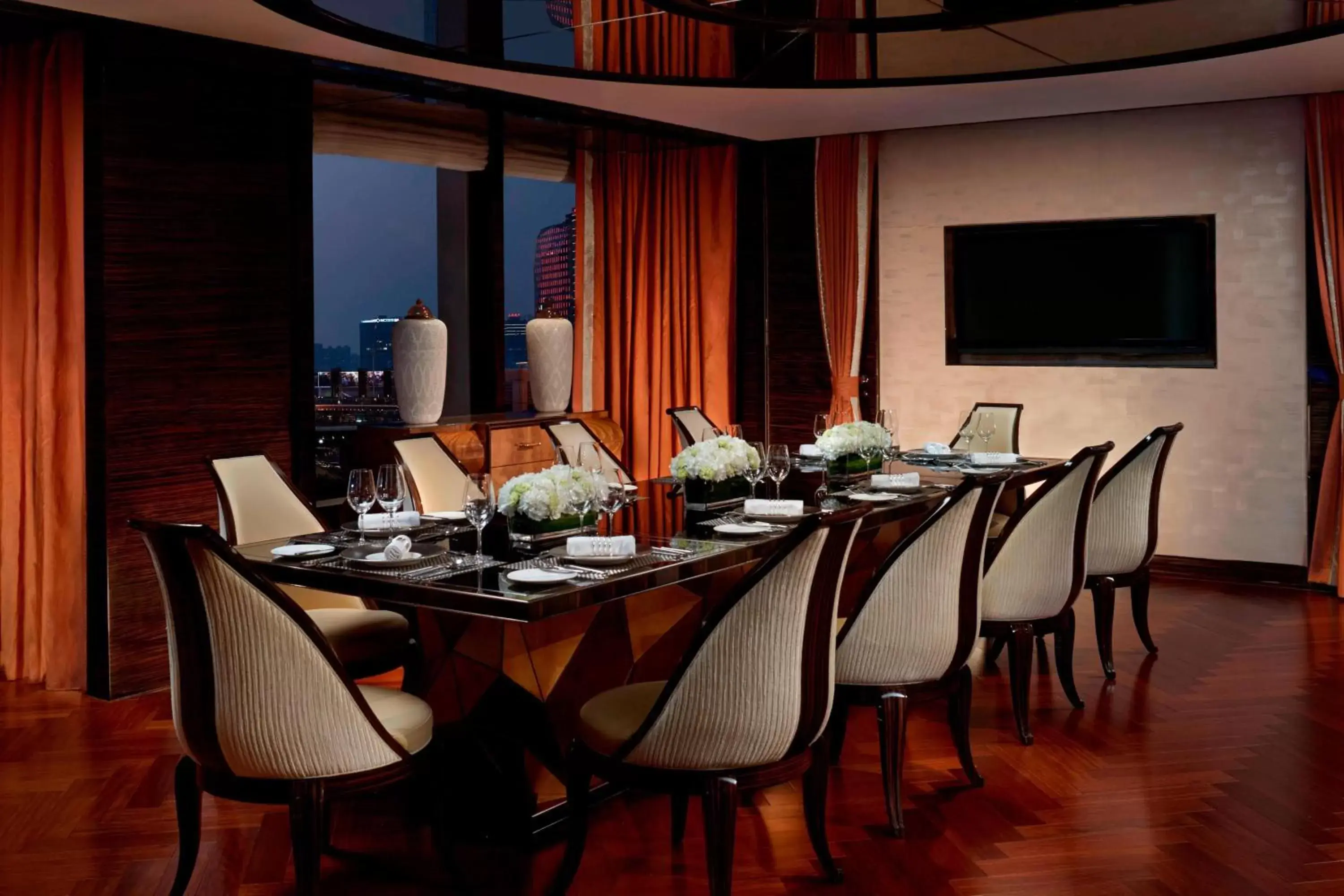 Photo of the whole room, Dining Area in The Ritz-Carlton Shanghai, Pudong