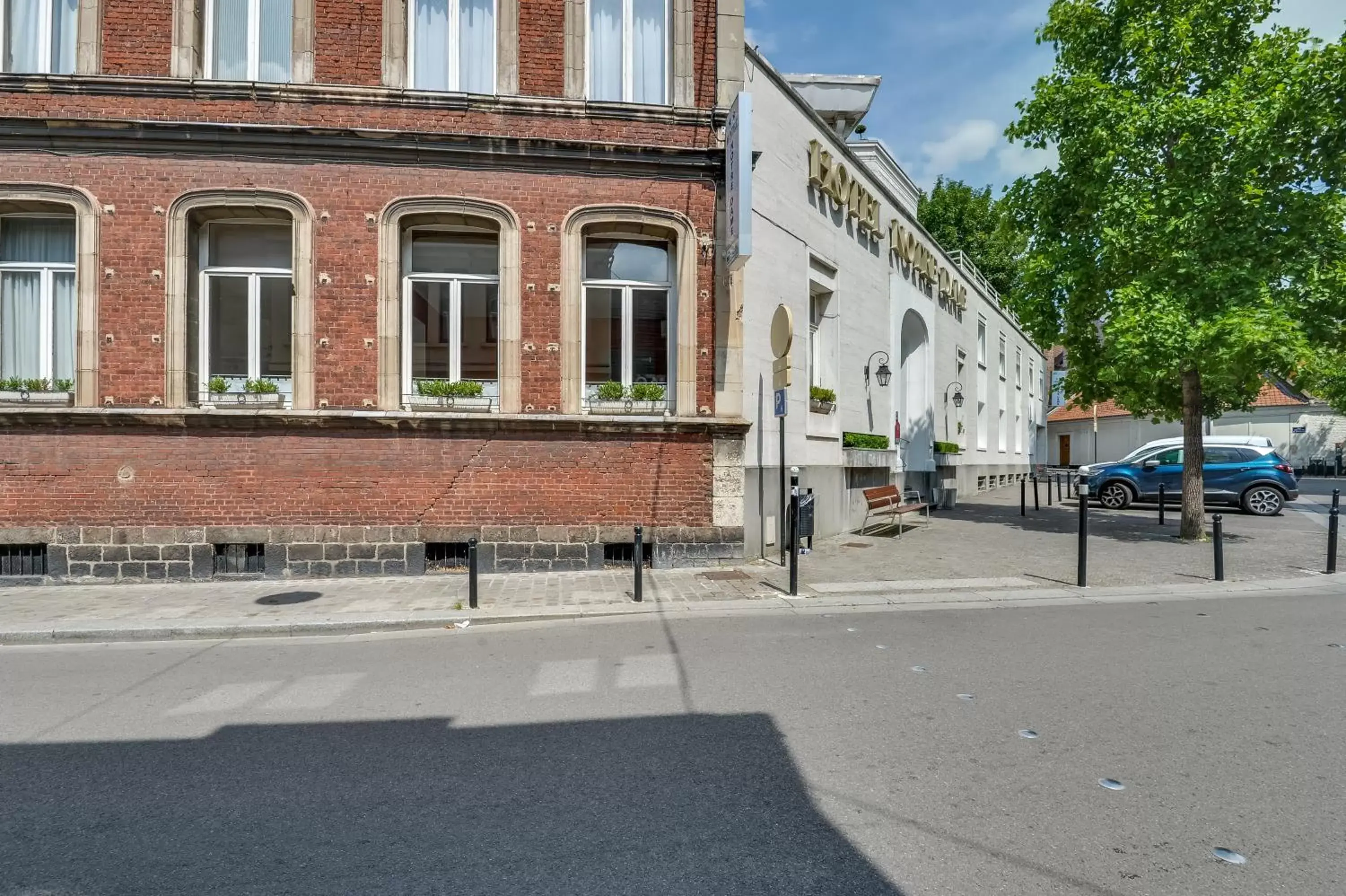 Facade/entrance, Property Building in Brit Hotel Notre Dame