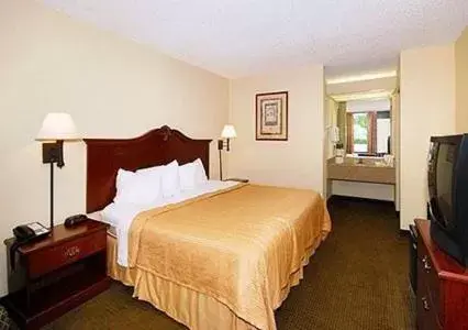 Bed in Days Inn by Wyndham Mocksville