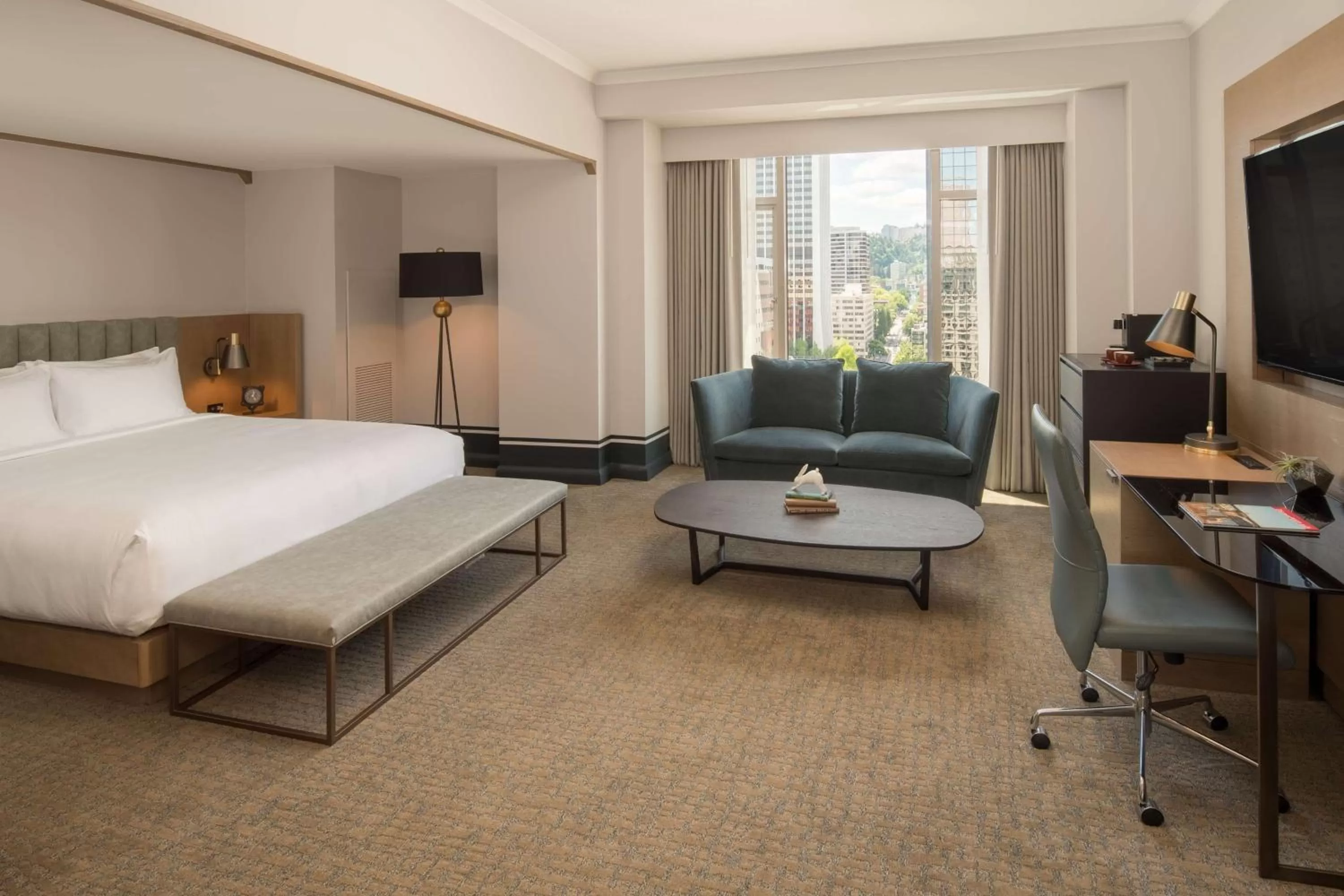 Bedroom, Bed in The Duniway Portland, A Hilton Hotel