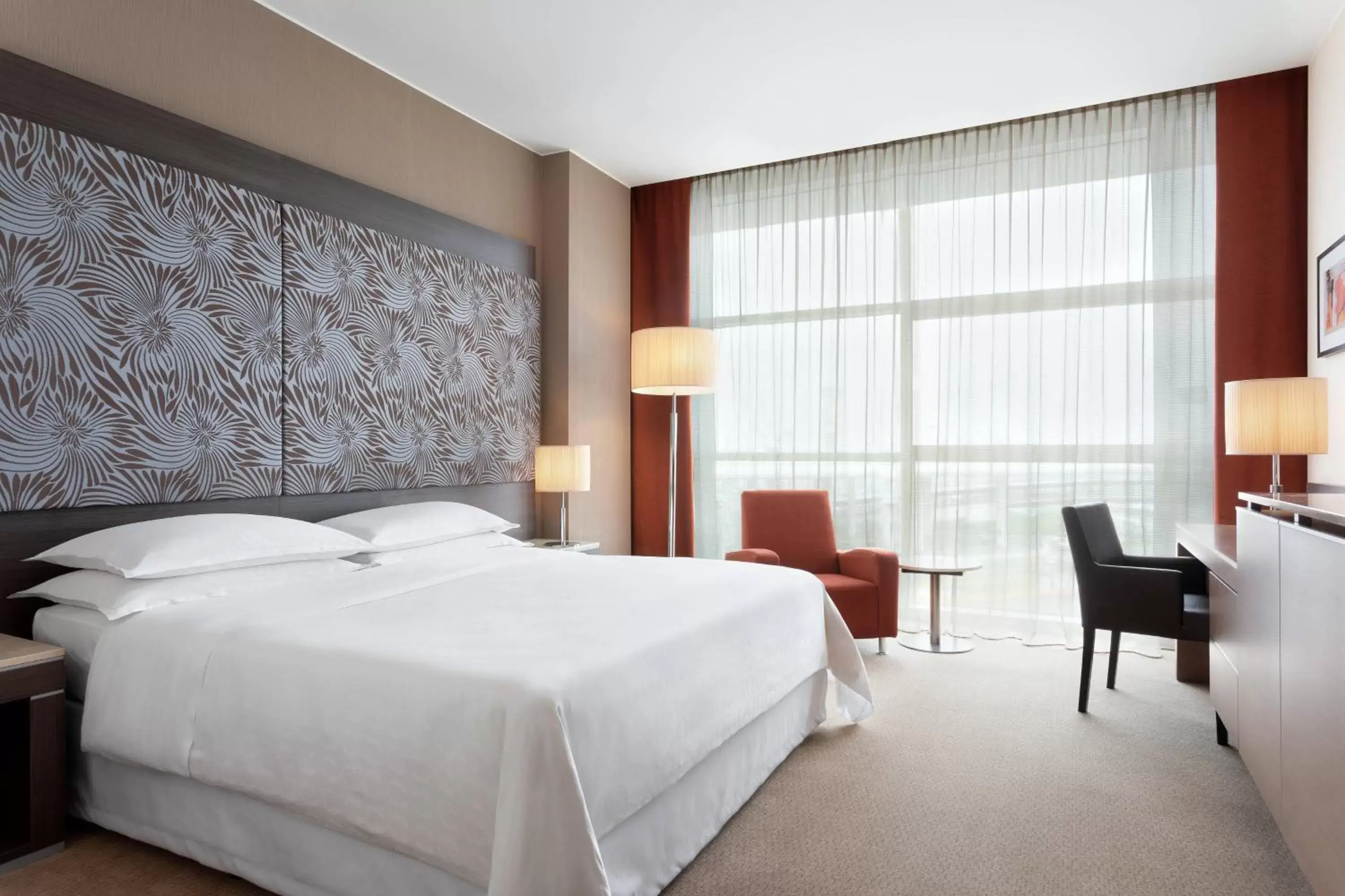 Photo of the whole room, Bed in Sheraton Milan Malpensa Airport Hotel & Conference Centre