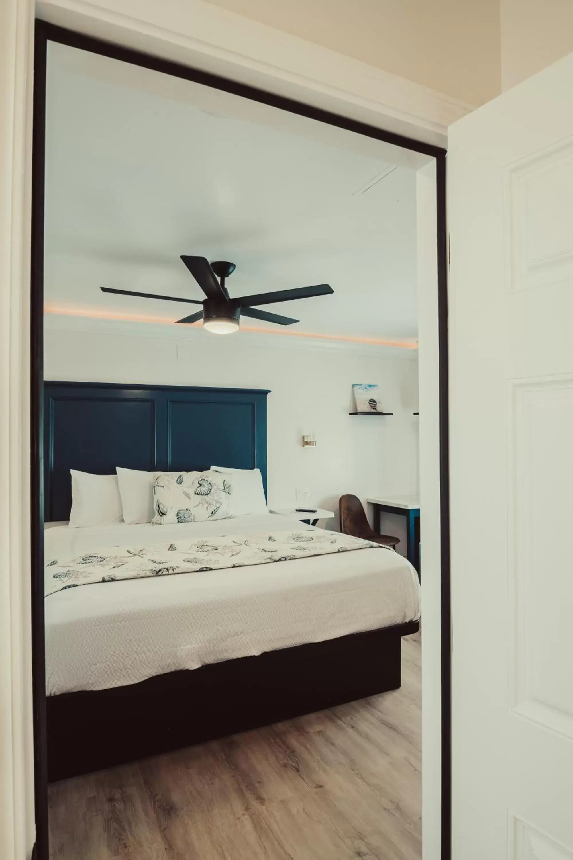 Bed in Blufftop Inn & Suites - Wharf/Restaurant District Bed in Blufftop Inn & Suites - Wharf/Restaurant District