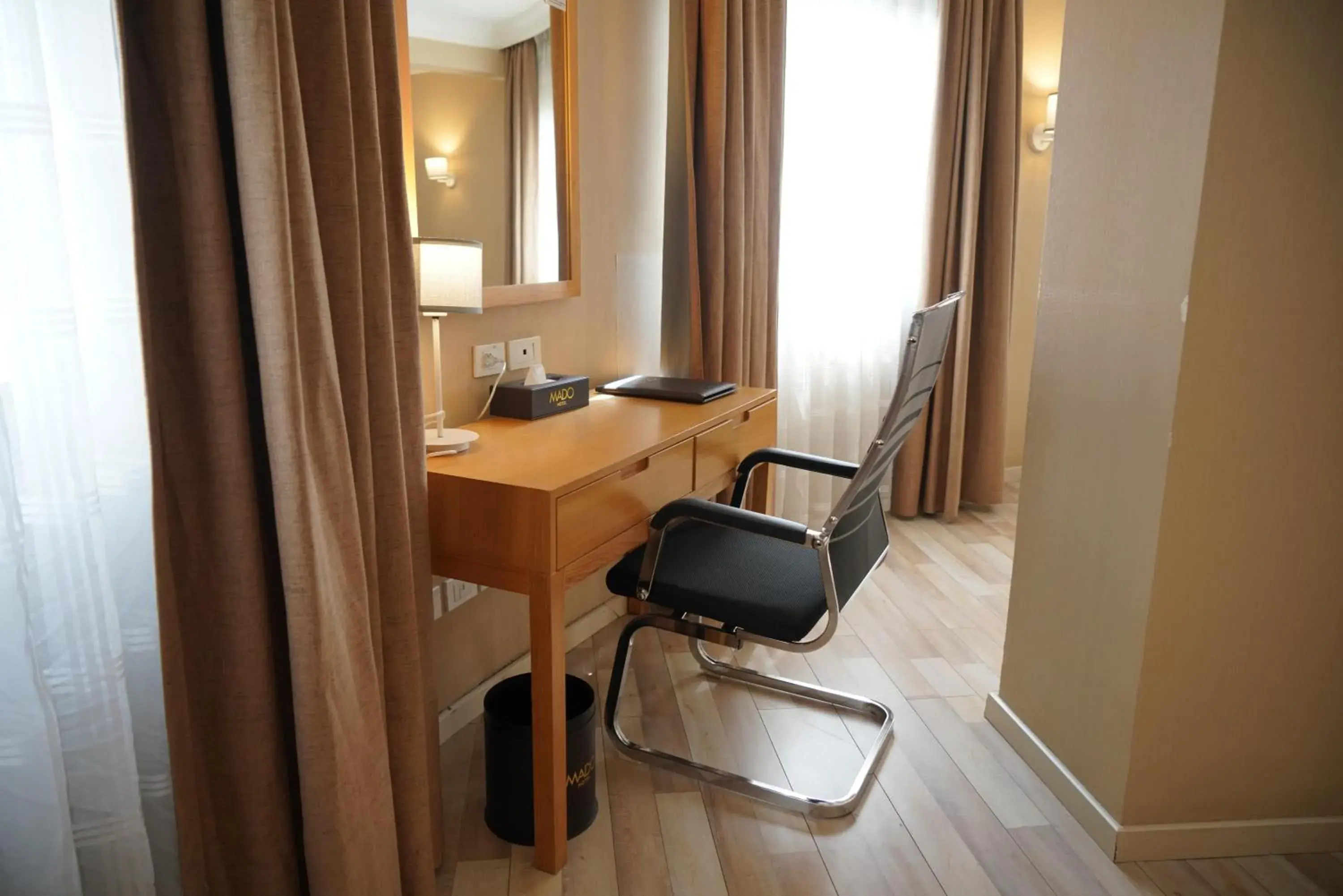 Business facilities, TV/Entertainment Center in Mado Hotel