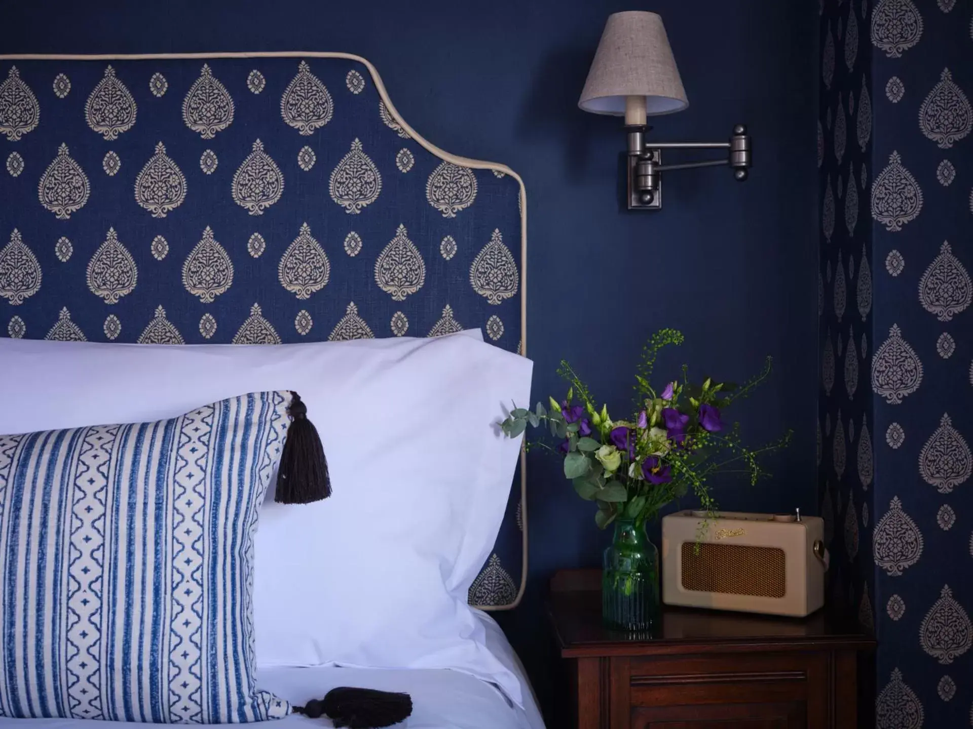 Bedroom, Bed in Stanwell House