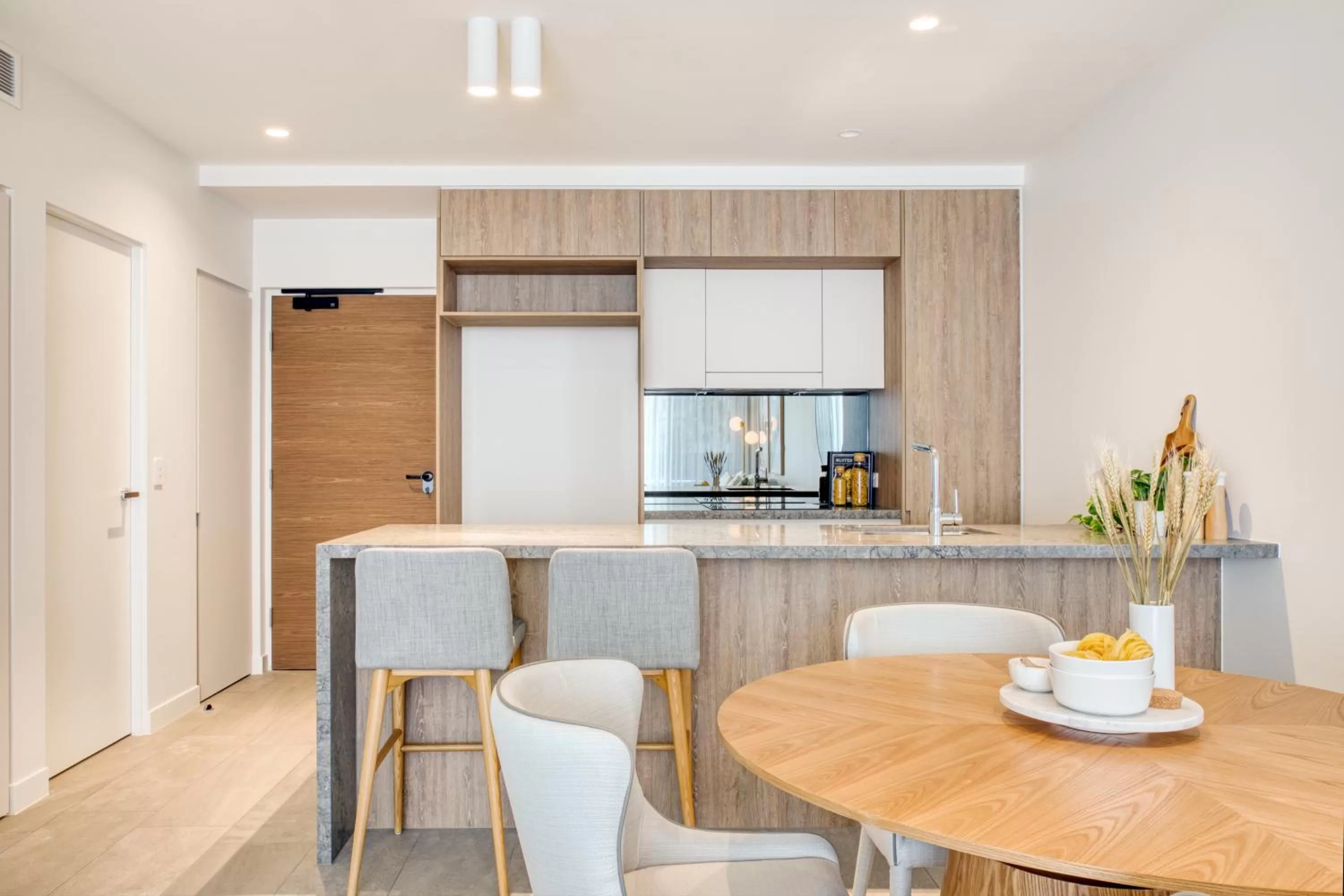 Kitchen or kitchenette in Vue Broadbeach - Official