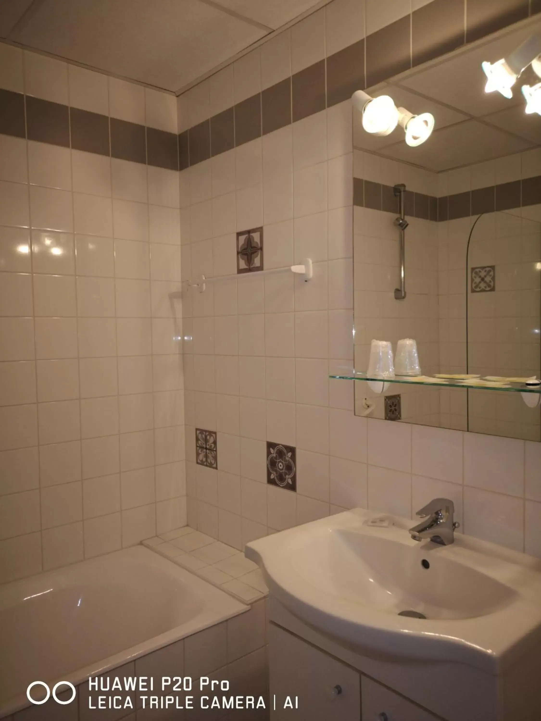 Bath, Bathroom in Hôtel Trianon Tours