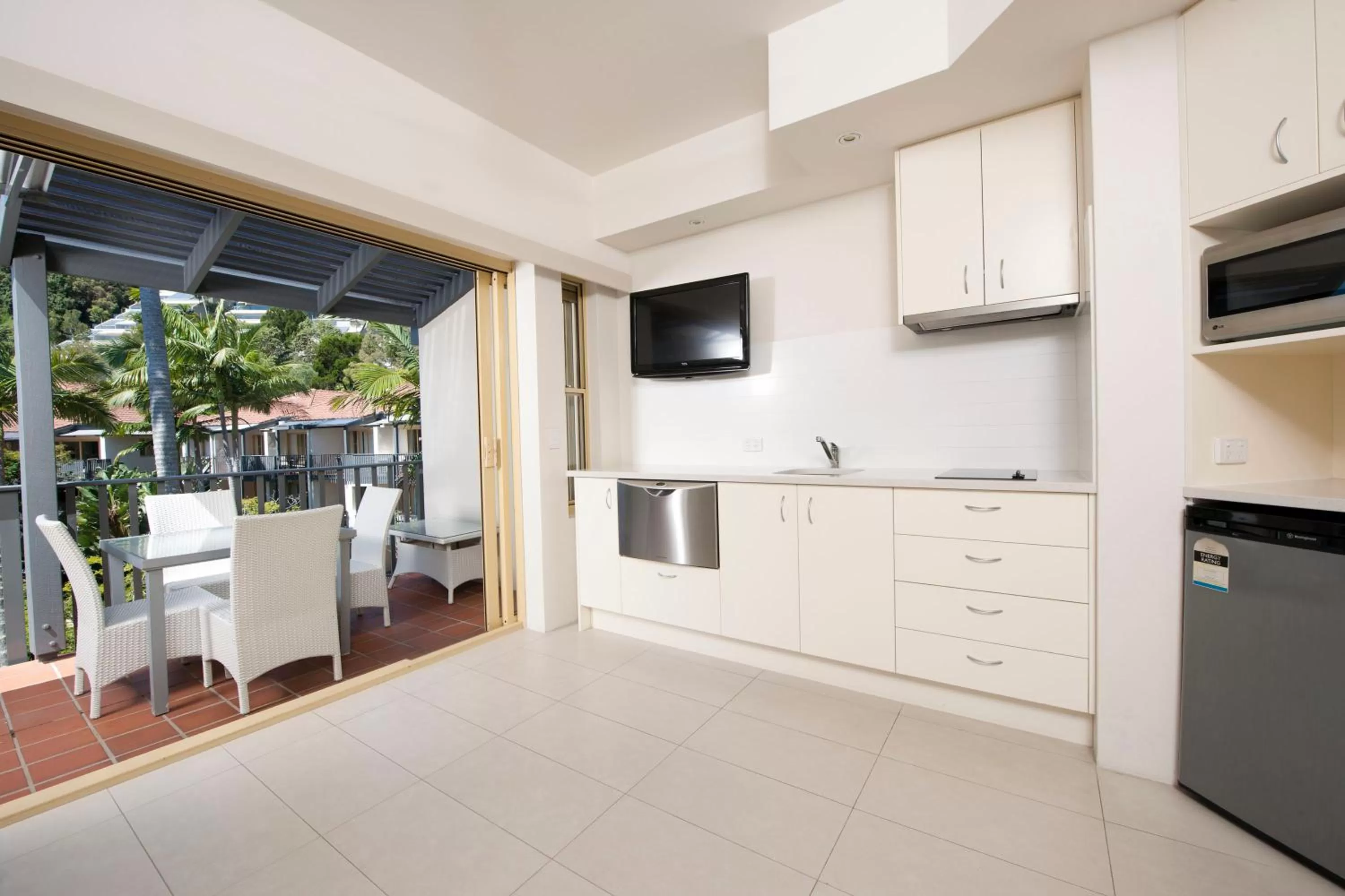 Kitchen or kitchenette in Mantra French Quarter Noosa