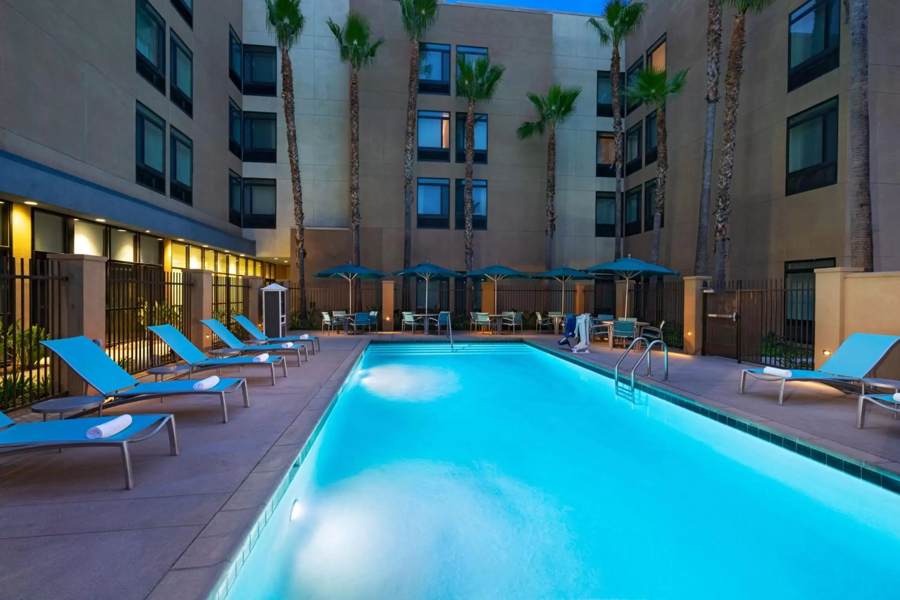 Swimming Pool in Springhill Suites by Marriott Anaheim Maingate