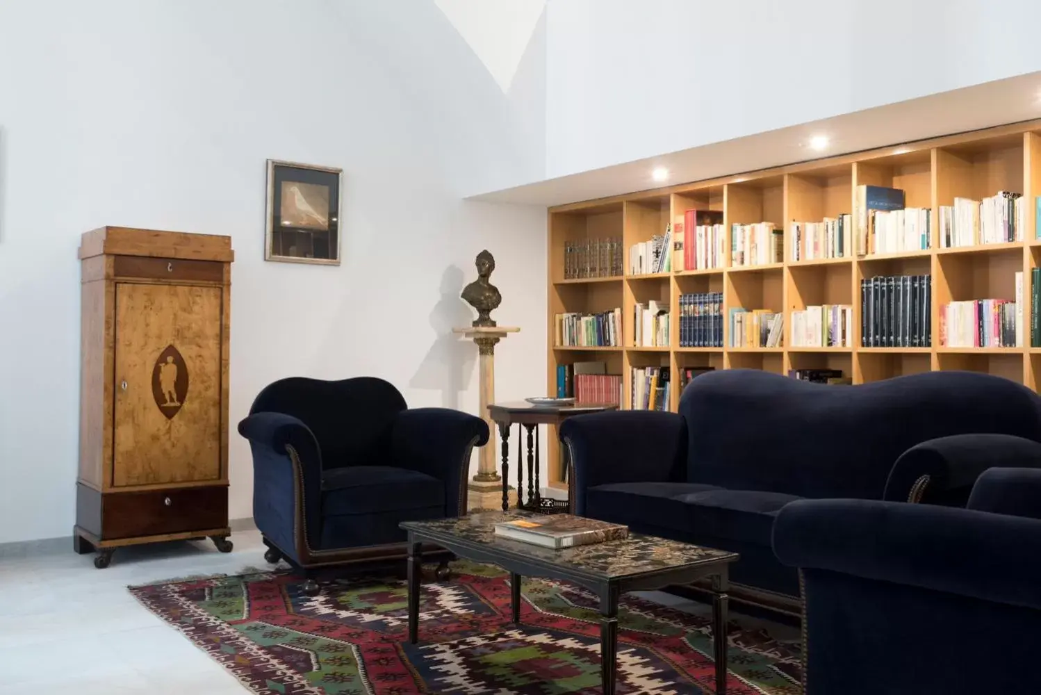 Living room, Library in Palacio Mármoles