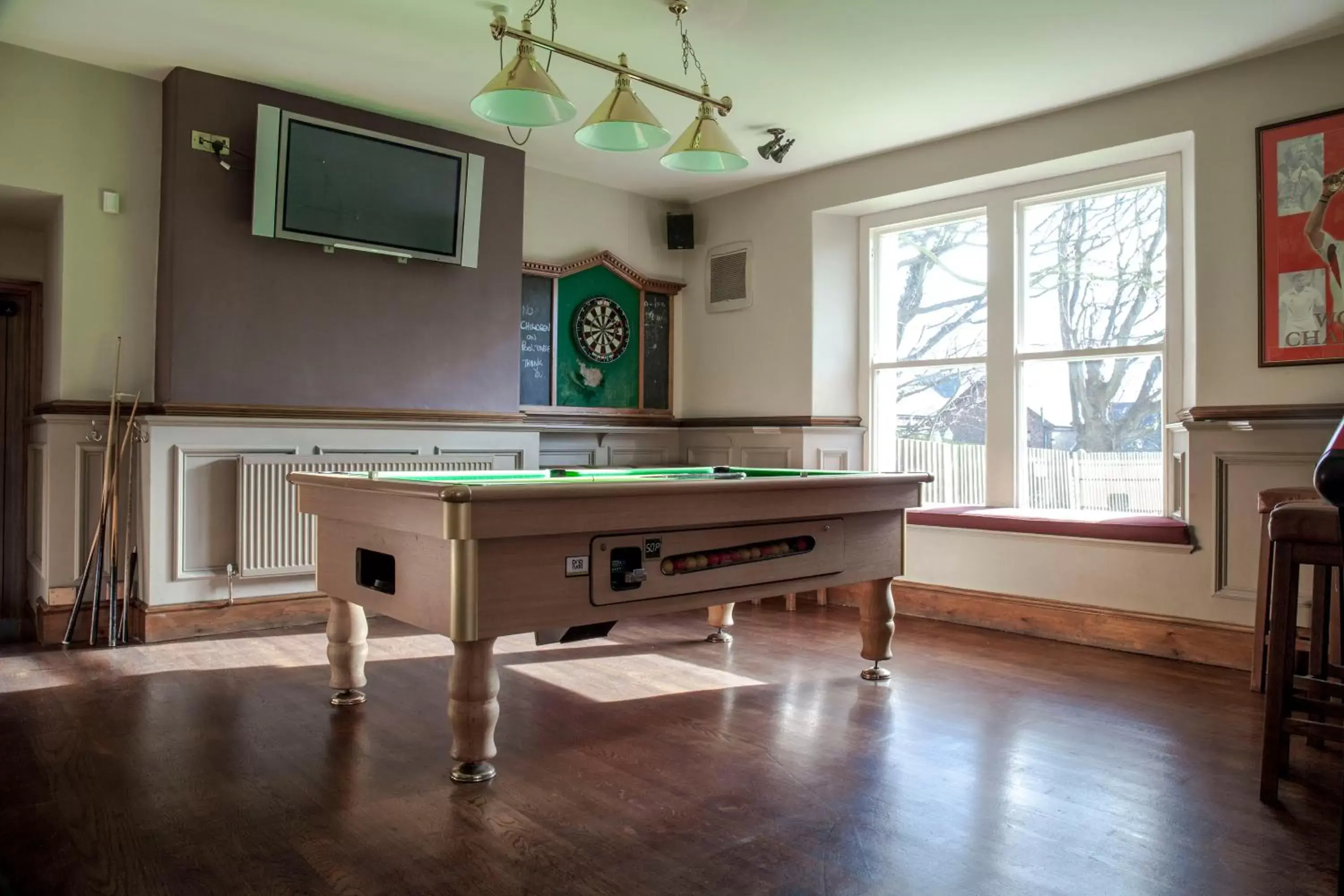 Area and facilities, Billiards in Crofters Lodge