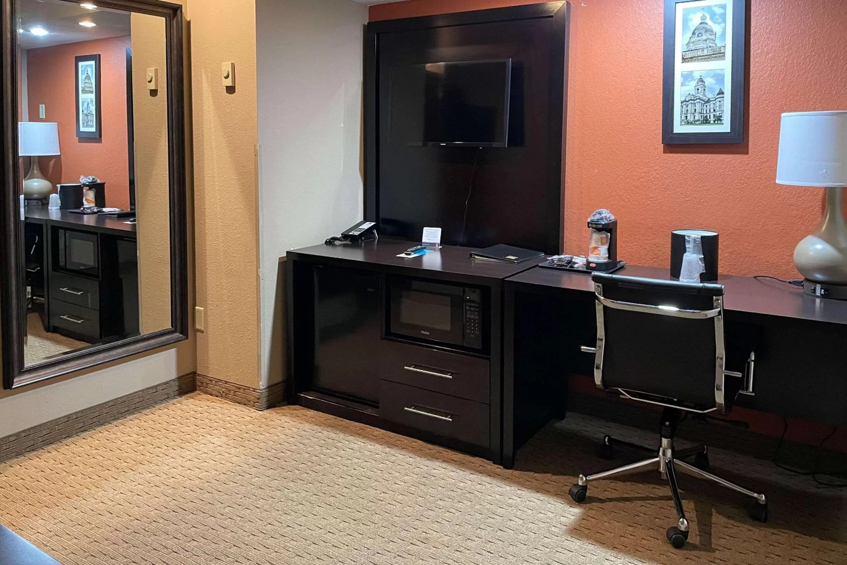 Bedroom in Clarion Inn & Suites Evansville Eastland Area