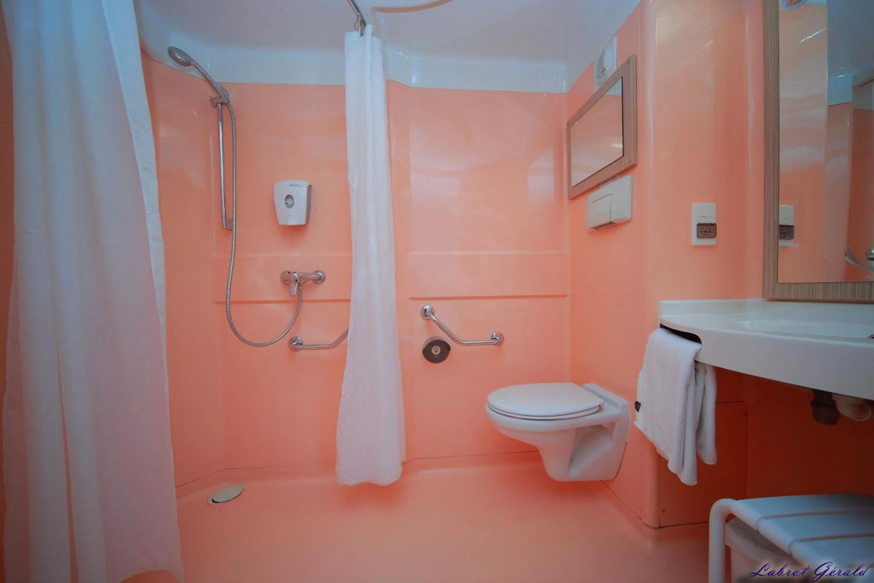 Shower in Premiere Classe Ales - Anduze