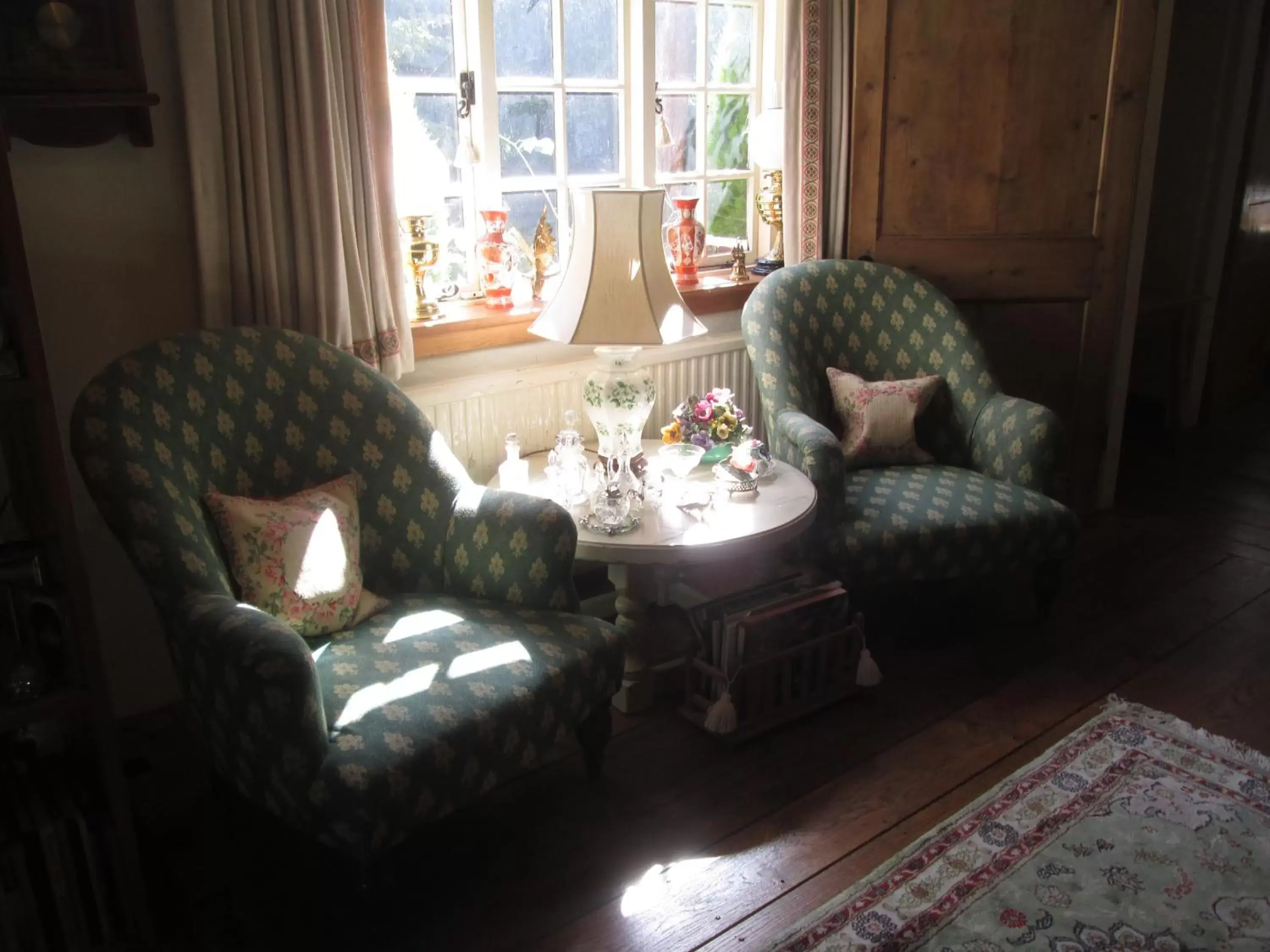 Lounge or bar, Seating Area in Clayton Wickham Farmhouse